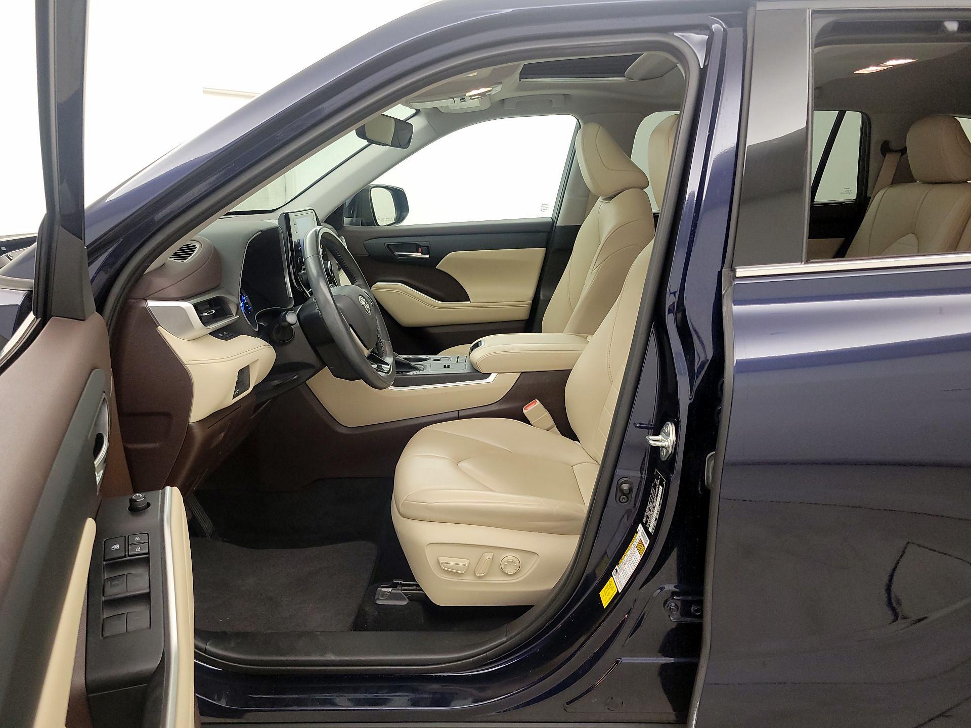 Thumbnail: 2021 Toyota Highlander - 11