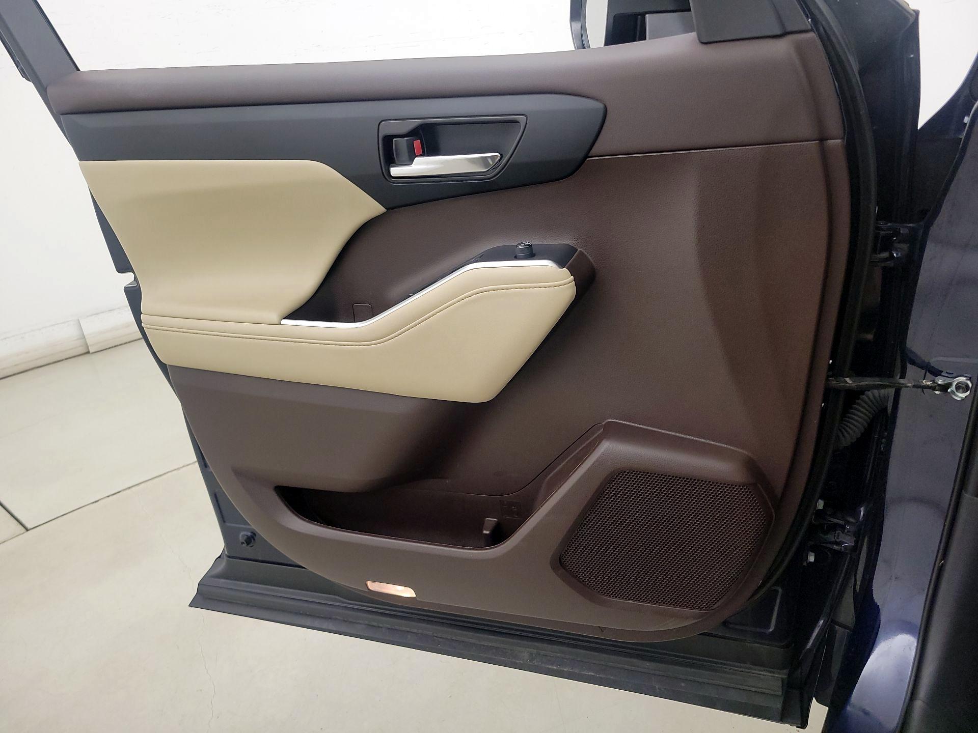 Thumbnail: 2021 Toyota Highlander - 12