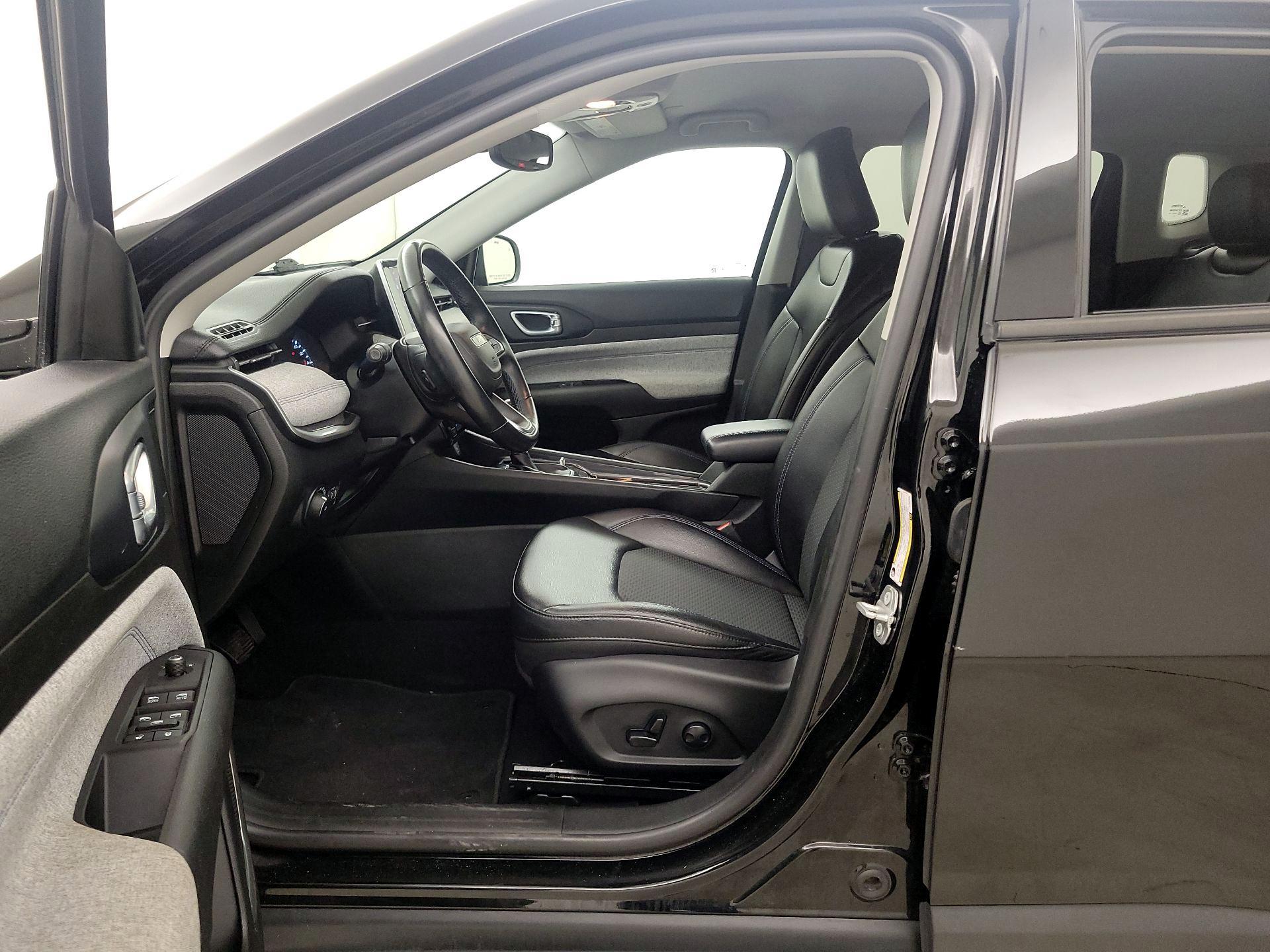 Thumbnail: 2022 Jeep Compass - 11