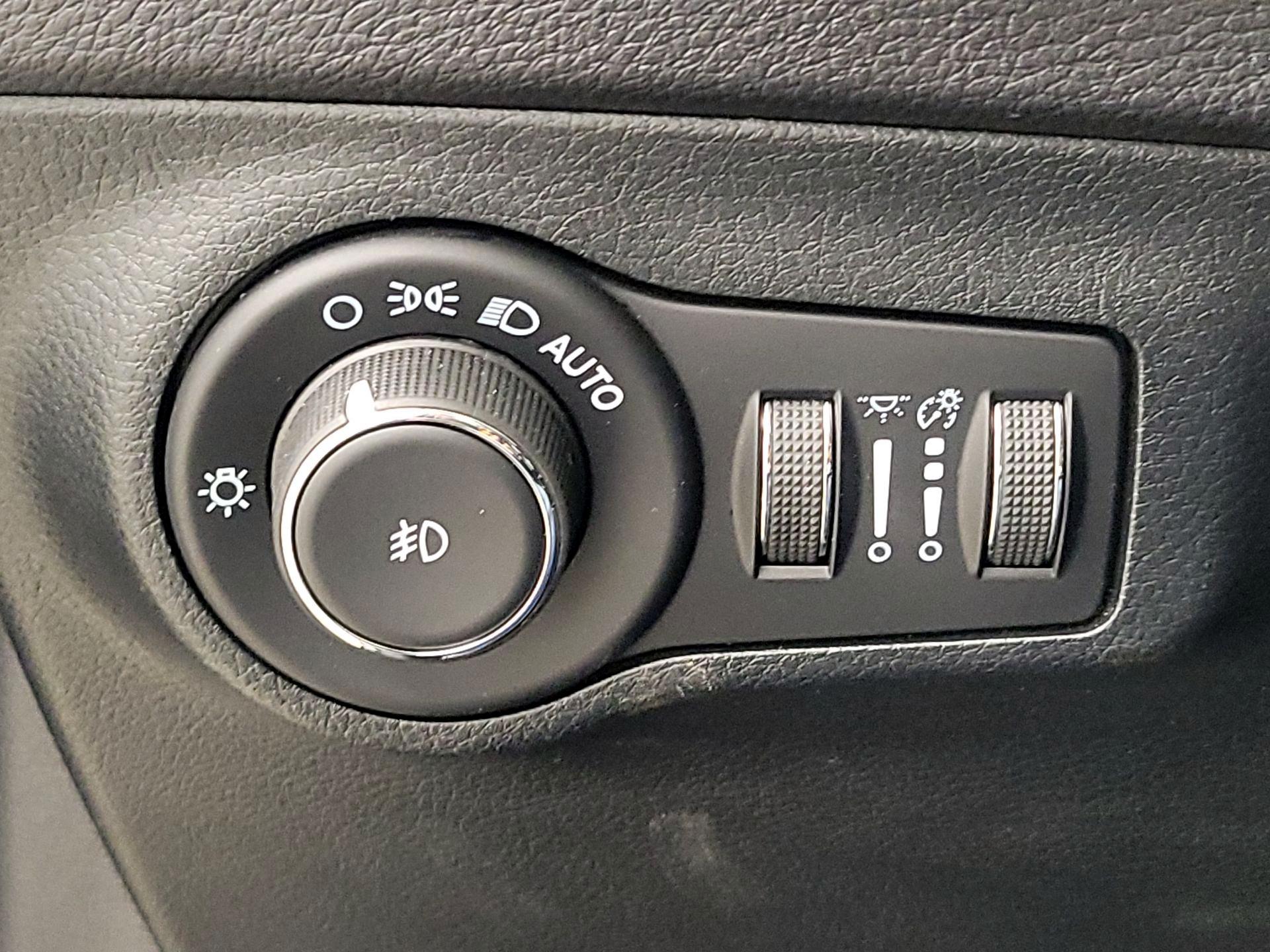 Thumbnail: 2021 Jeep Compass - 13