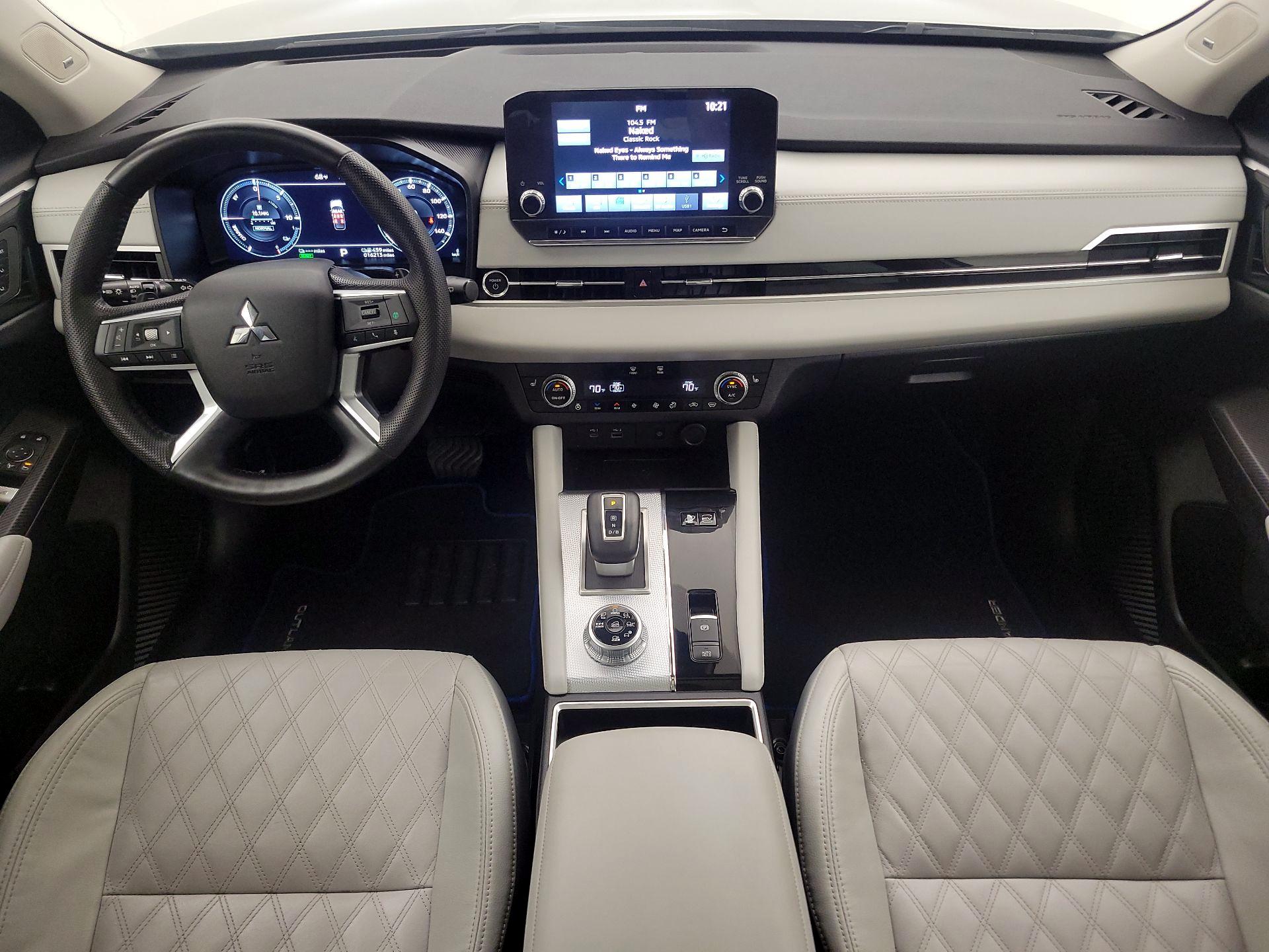 Thumbnail: 2023 Mitsubishi Outlander - 9