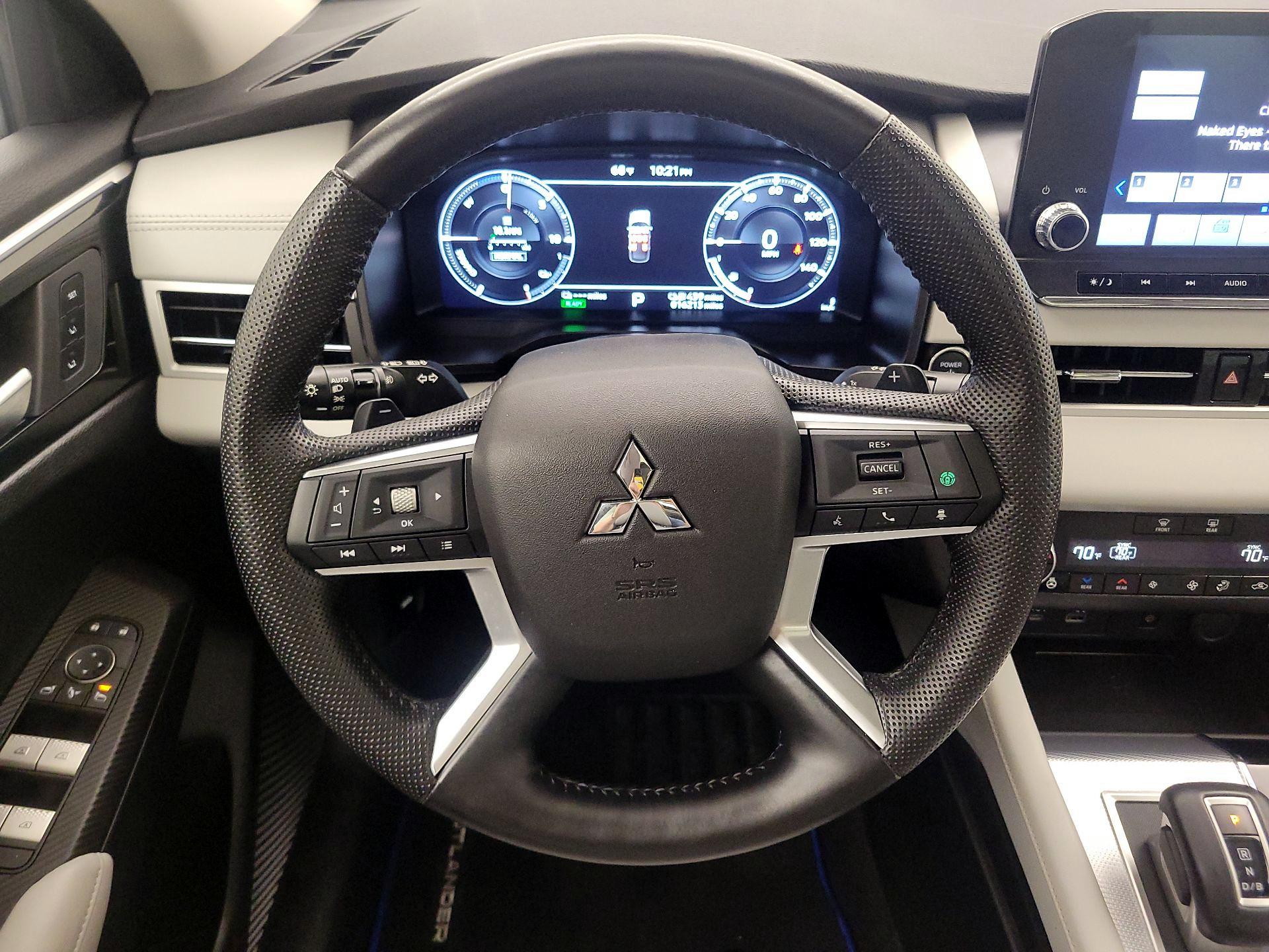 Thumbnail: 2023 Mitsubishi Outlander - 10