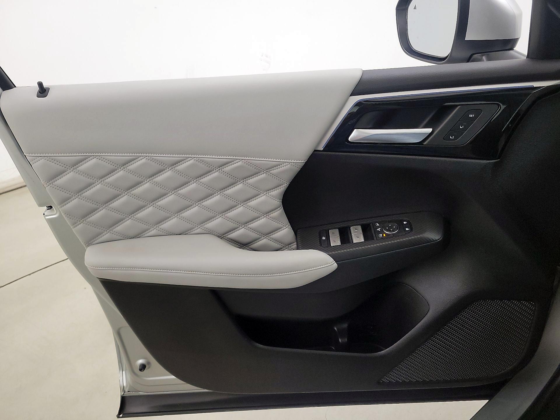 Thumbnail: 2023 Mitsubishi Outlander - 12