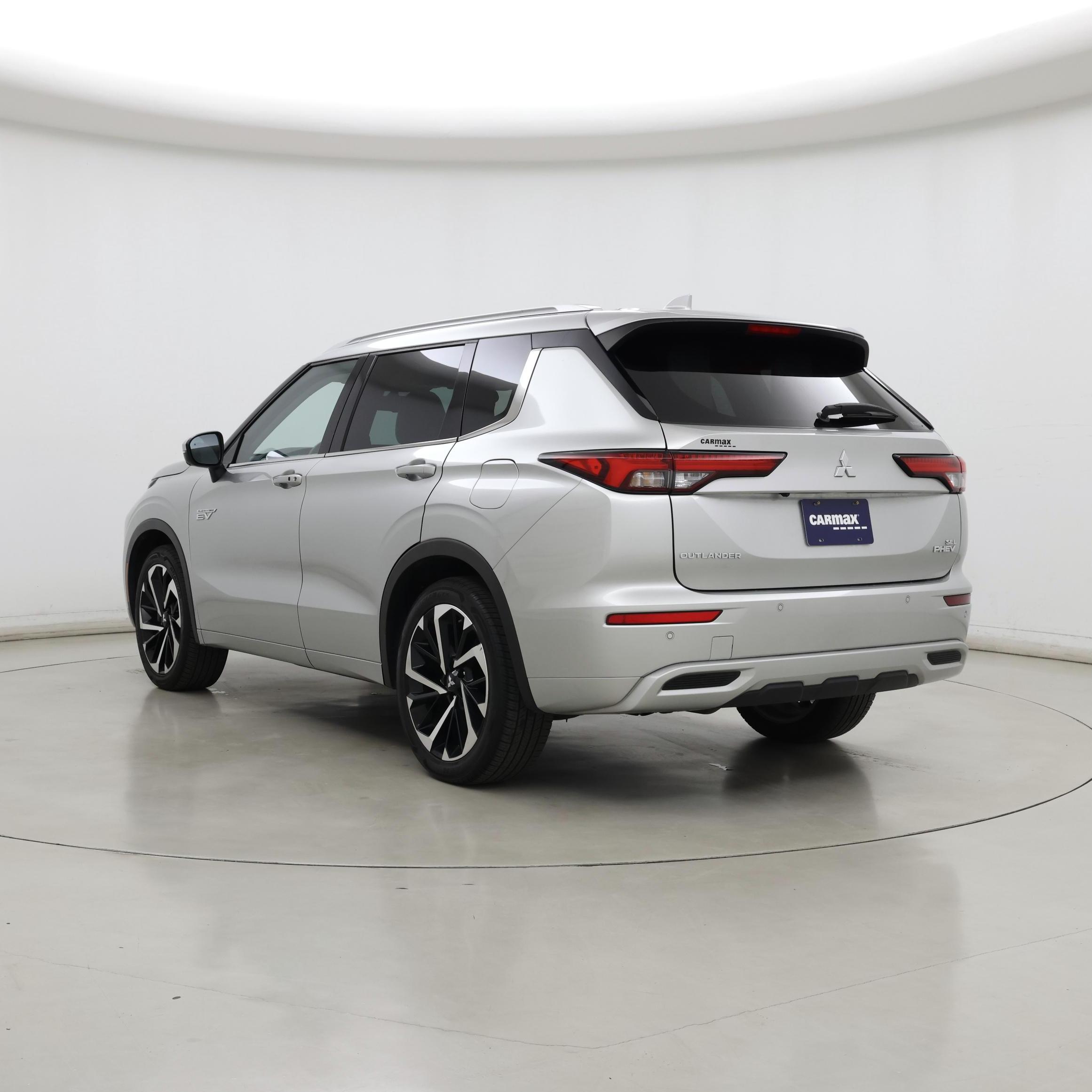 Thumbnail: 2023 Mitsubishi Outlander - 2