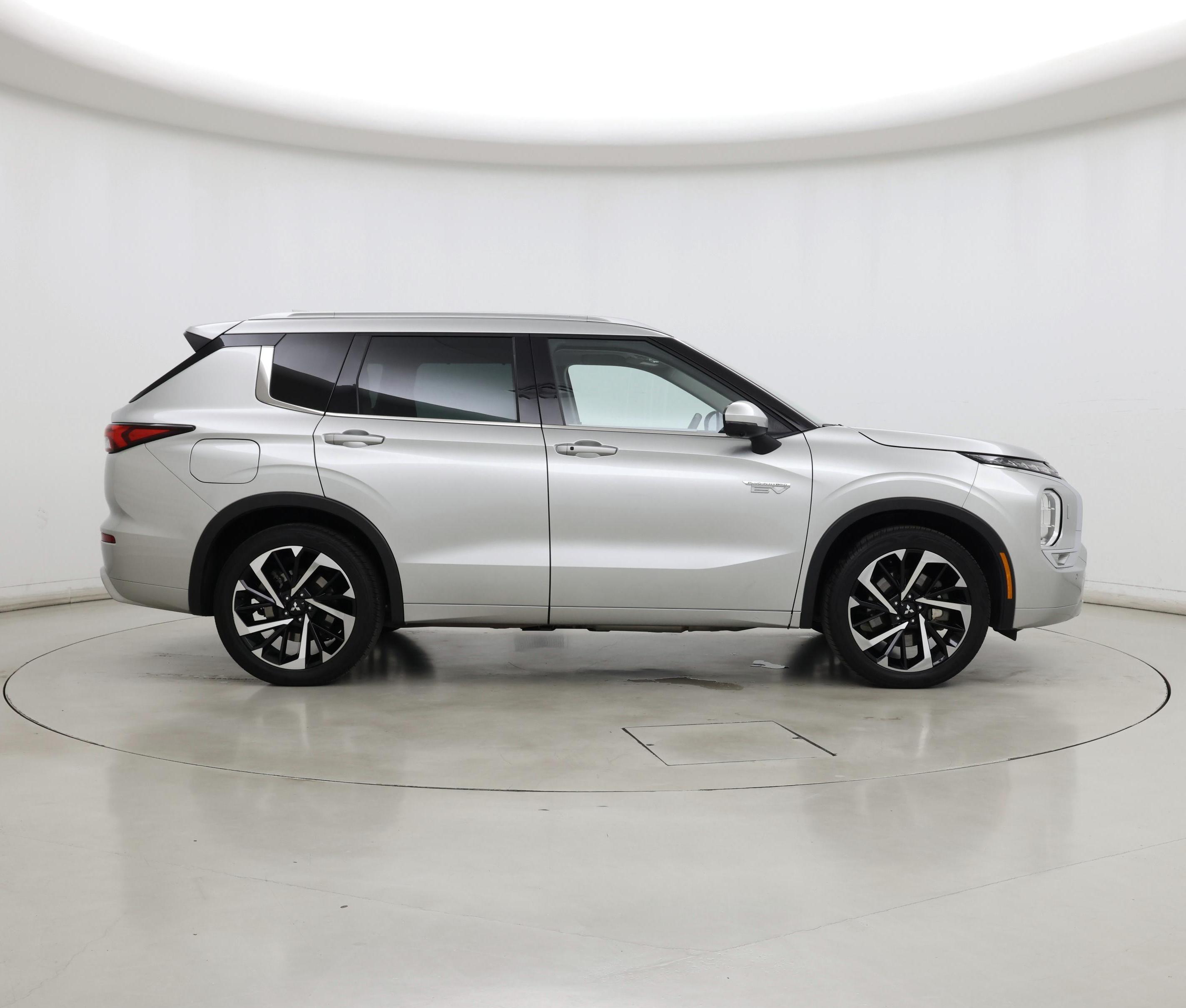 Thumbnail: 2023 Mitsubishi Outlander - 7