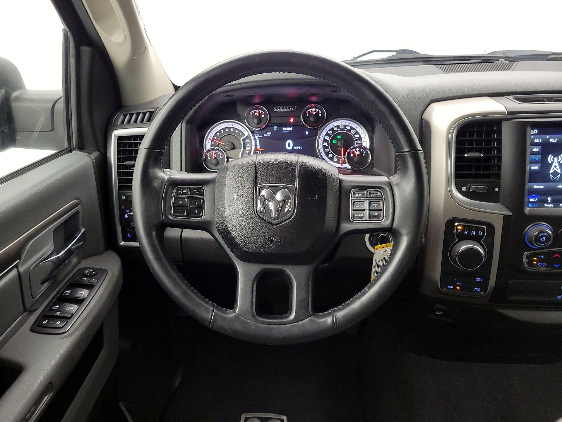 Thumbnail: 2019 RAM 1500 Classic - 10