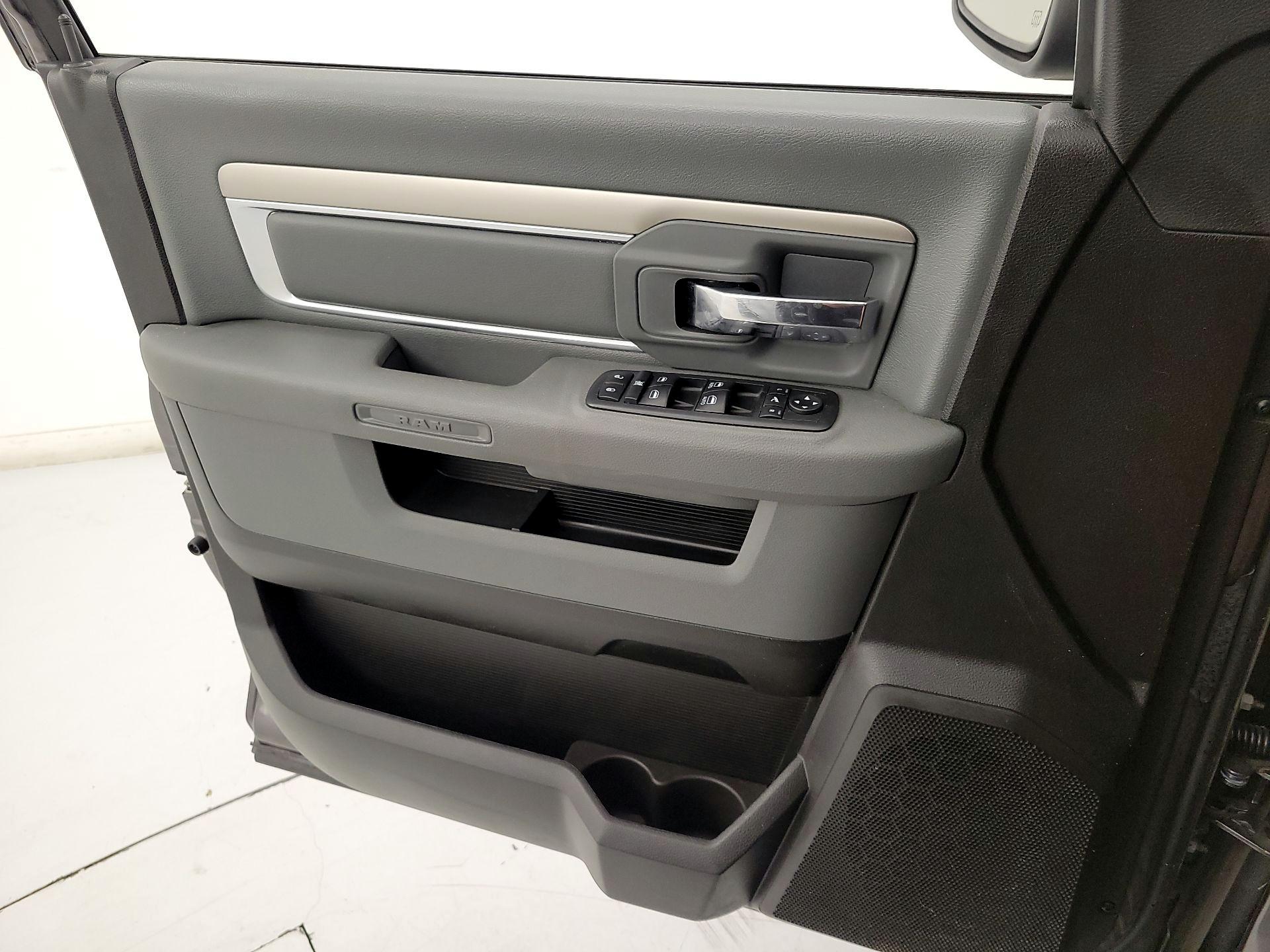 Thumbnail: 2019 RAM 1500 Classic - 12