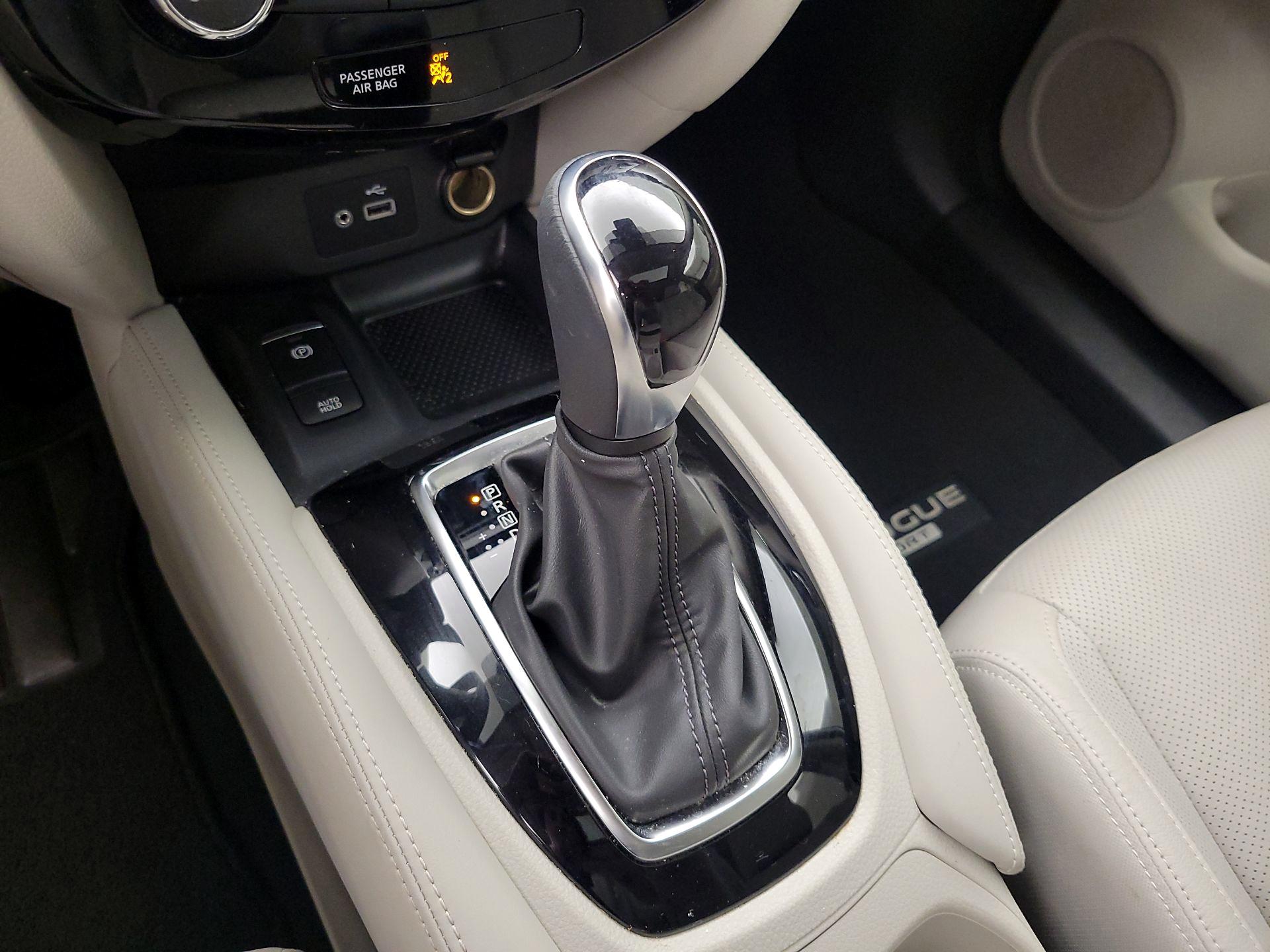Thumbnail: 2020 Nissan Rogue Sport - 15