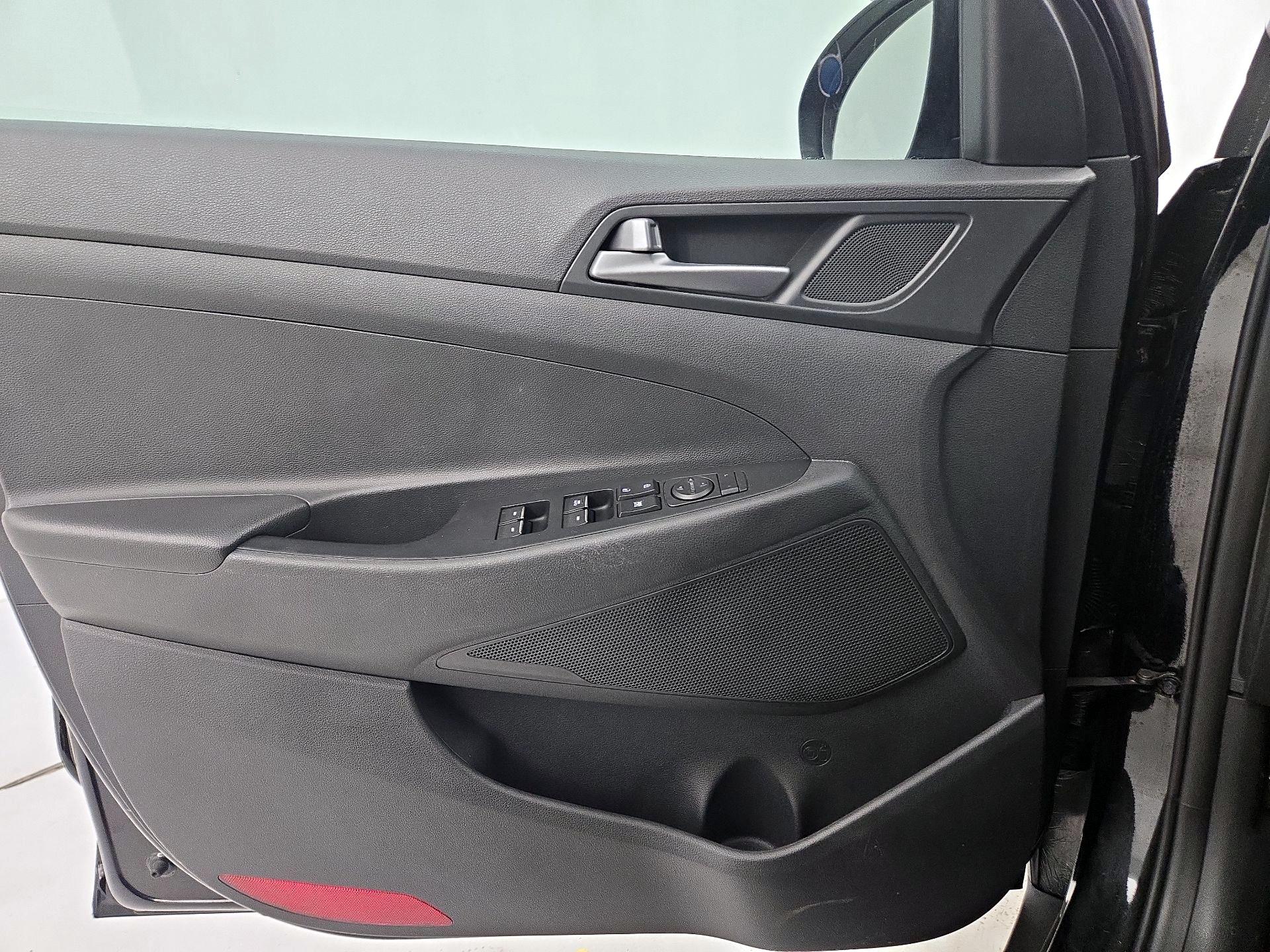 Thumbnail: 2016 Hyundai Tucson - 12