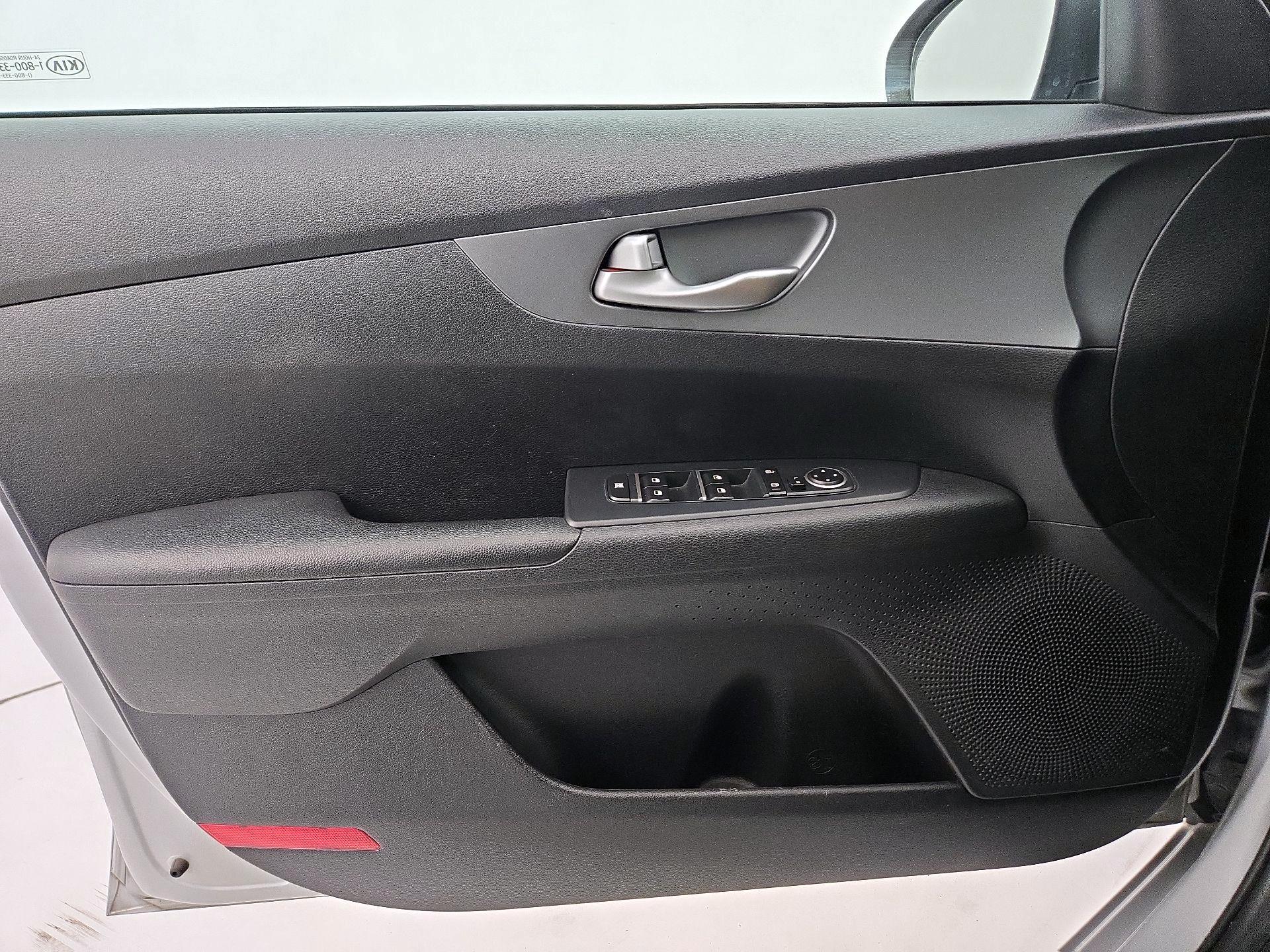 Thumbnail: 2019 Kia Forte - 12