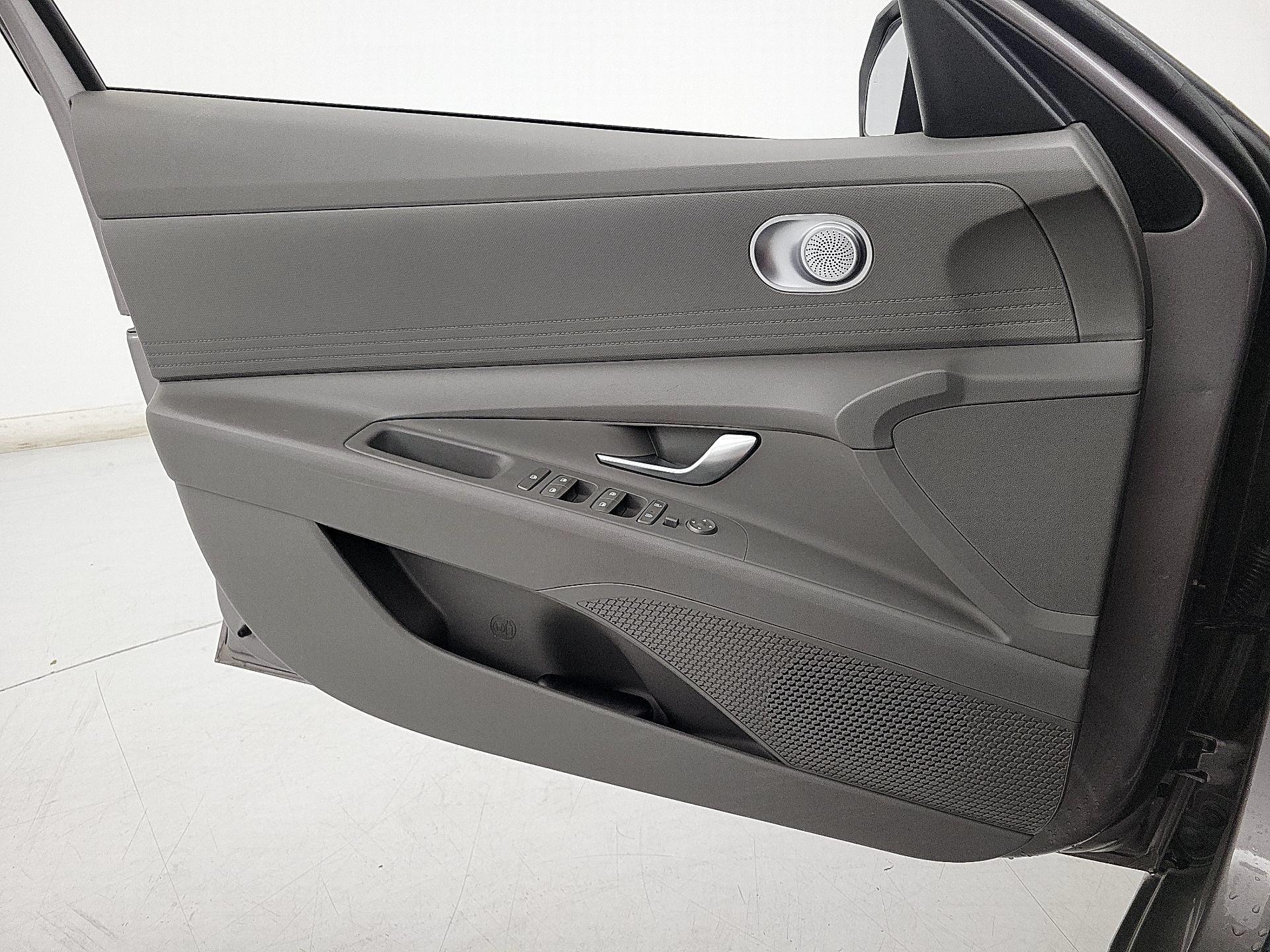 Thumbnail: 2023 Hyundai Elantra - 12
