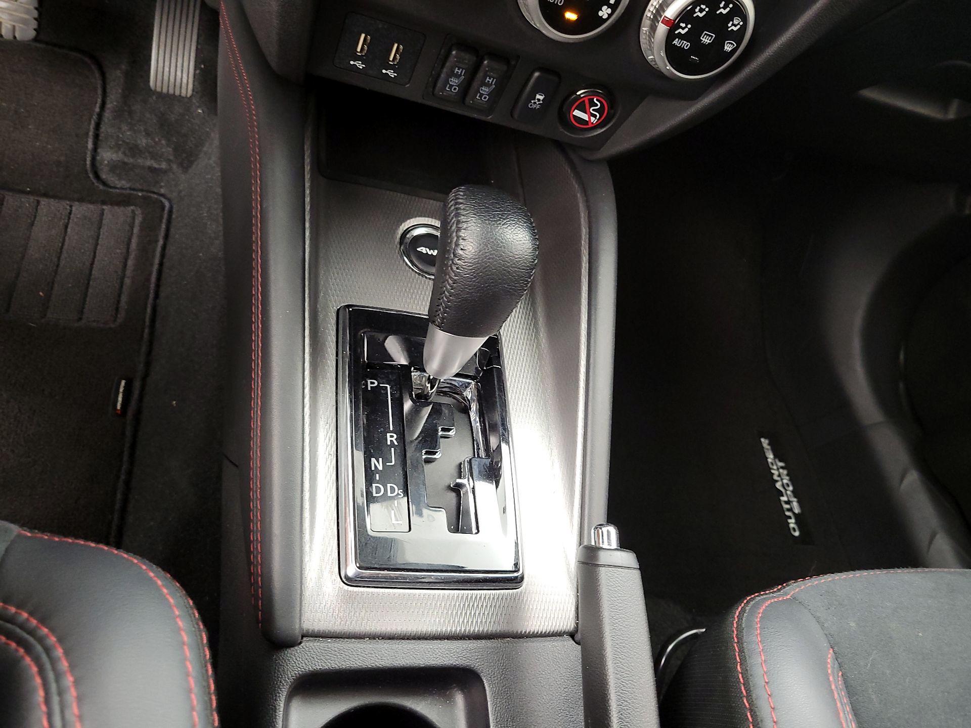 Thumbnail: 2022 Mitsubishi Outlander Sport - 16