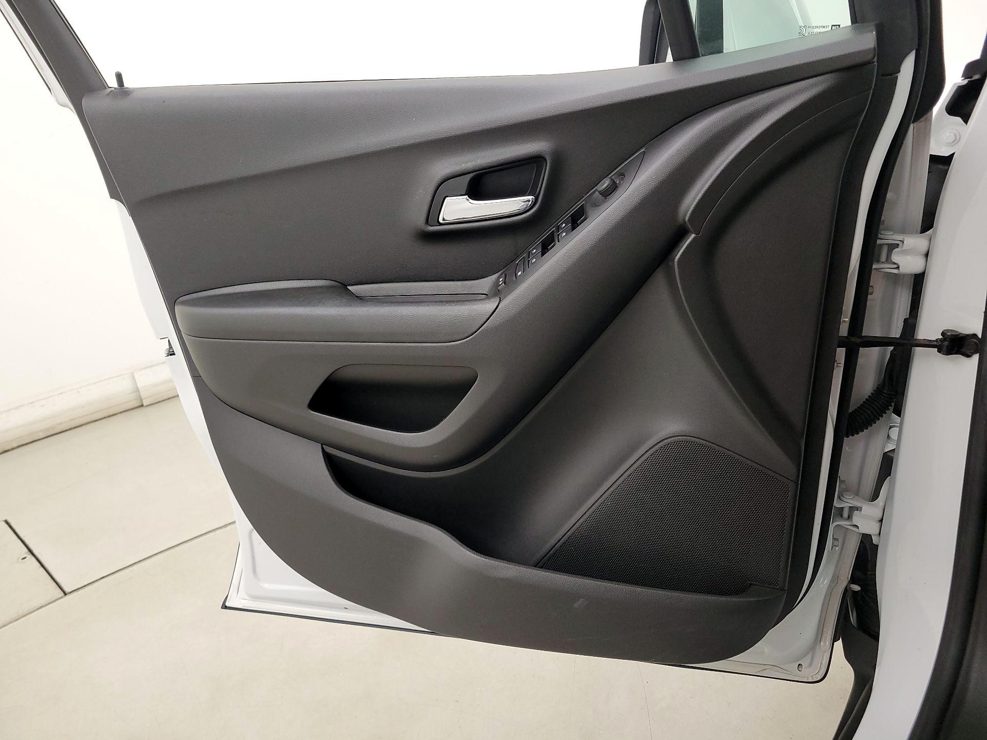 Thumbnail: 2021 Chevrolet Trax - 12