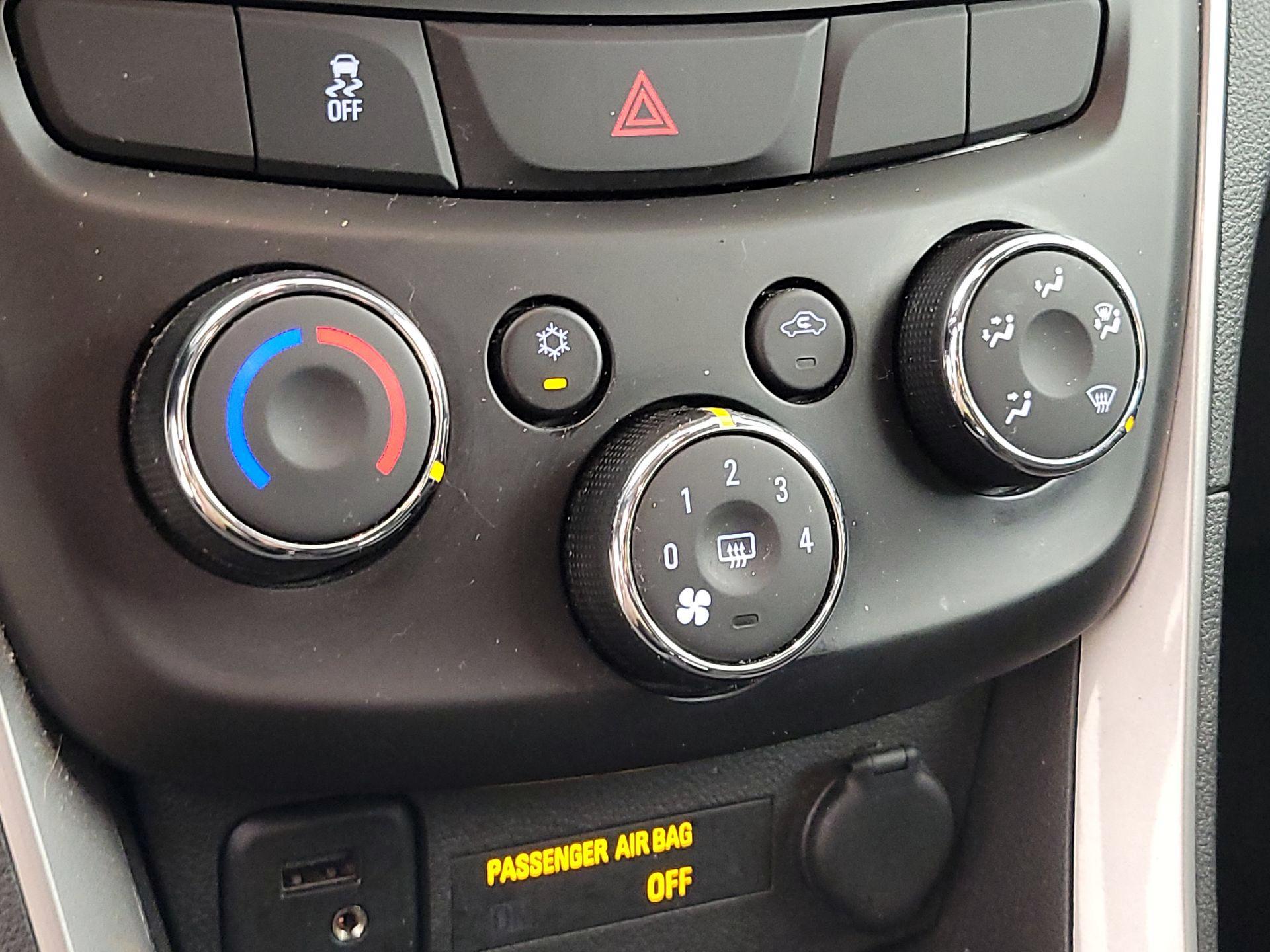 Thumbnail: 2021 Chevrolet Trax - 16