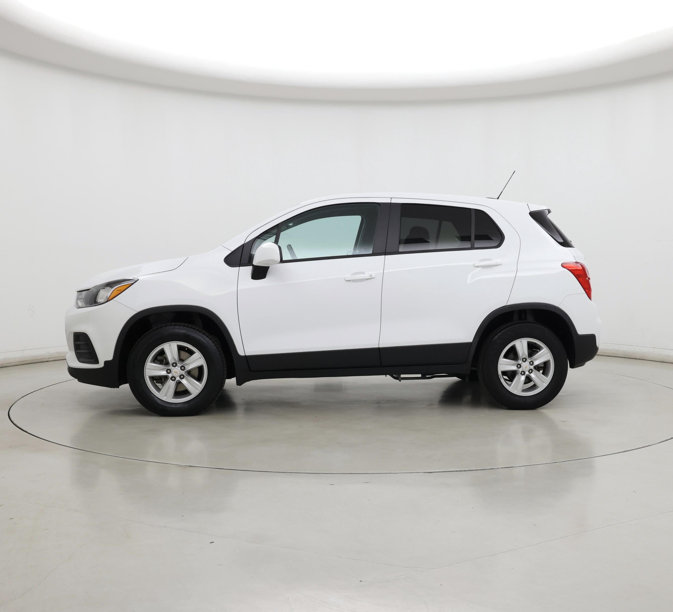 Thumbnail: 2021 Chevrolet Trax - 3
