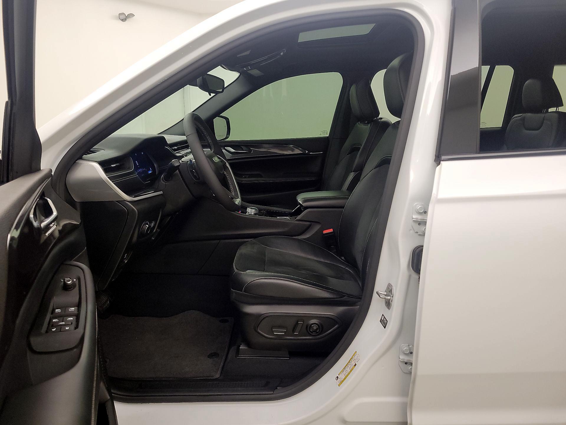 Thumbnail: 2023 Jeep Grand Cherokee L - 11