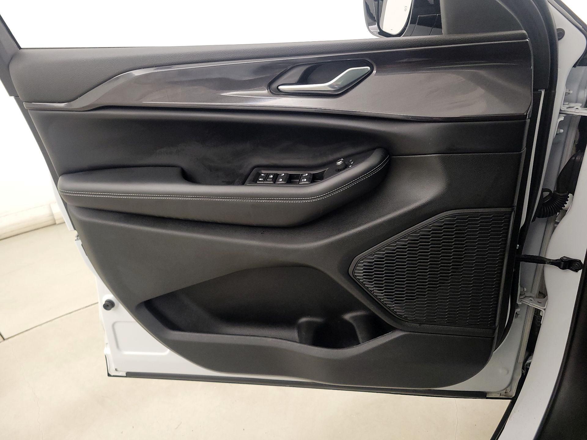 Thumbnail: 2023 Jeep Grand Cherokee L - 12