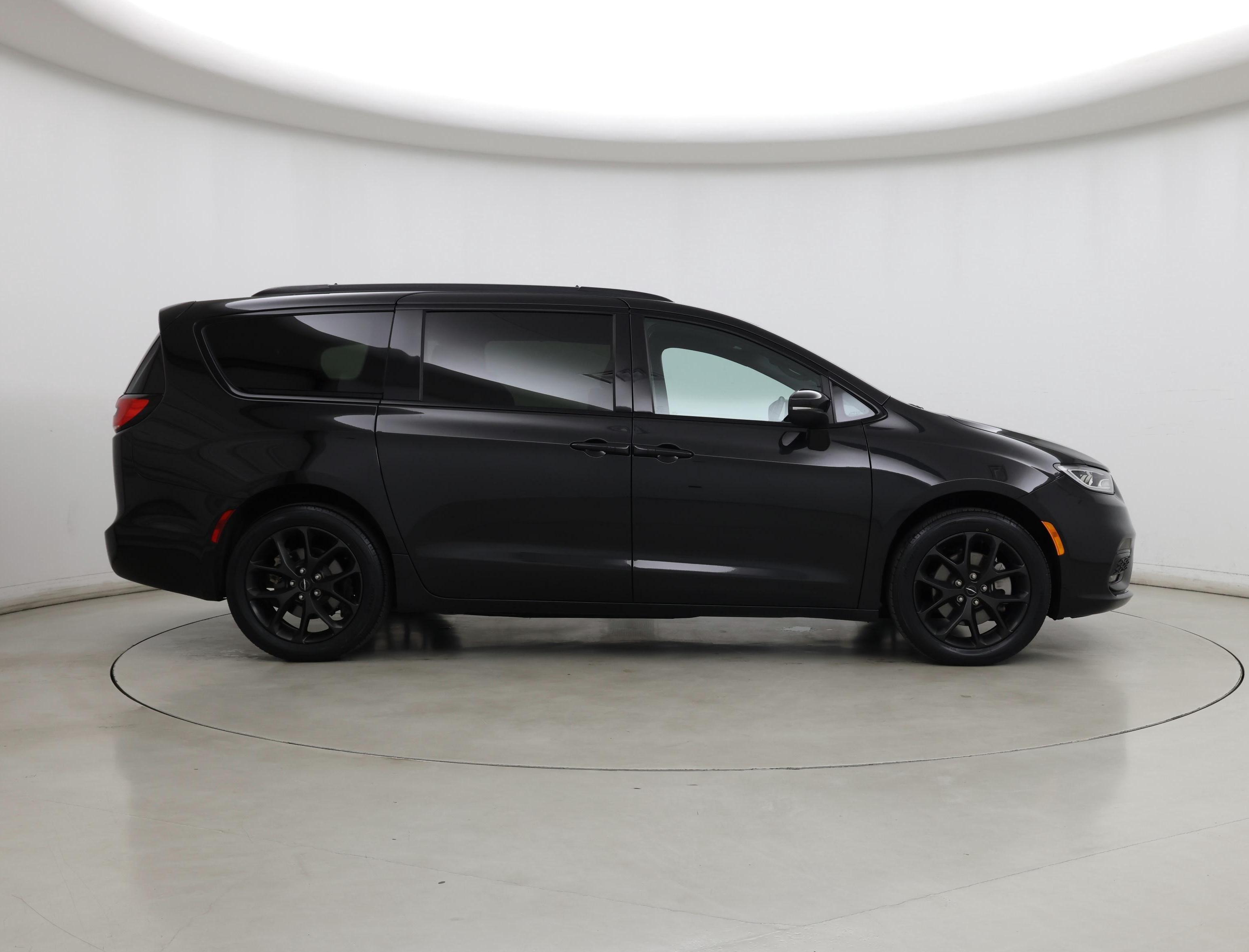 Thumbnail: 2023 Chrysler Pacifica - 7