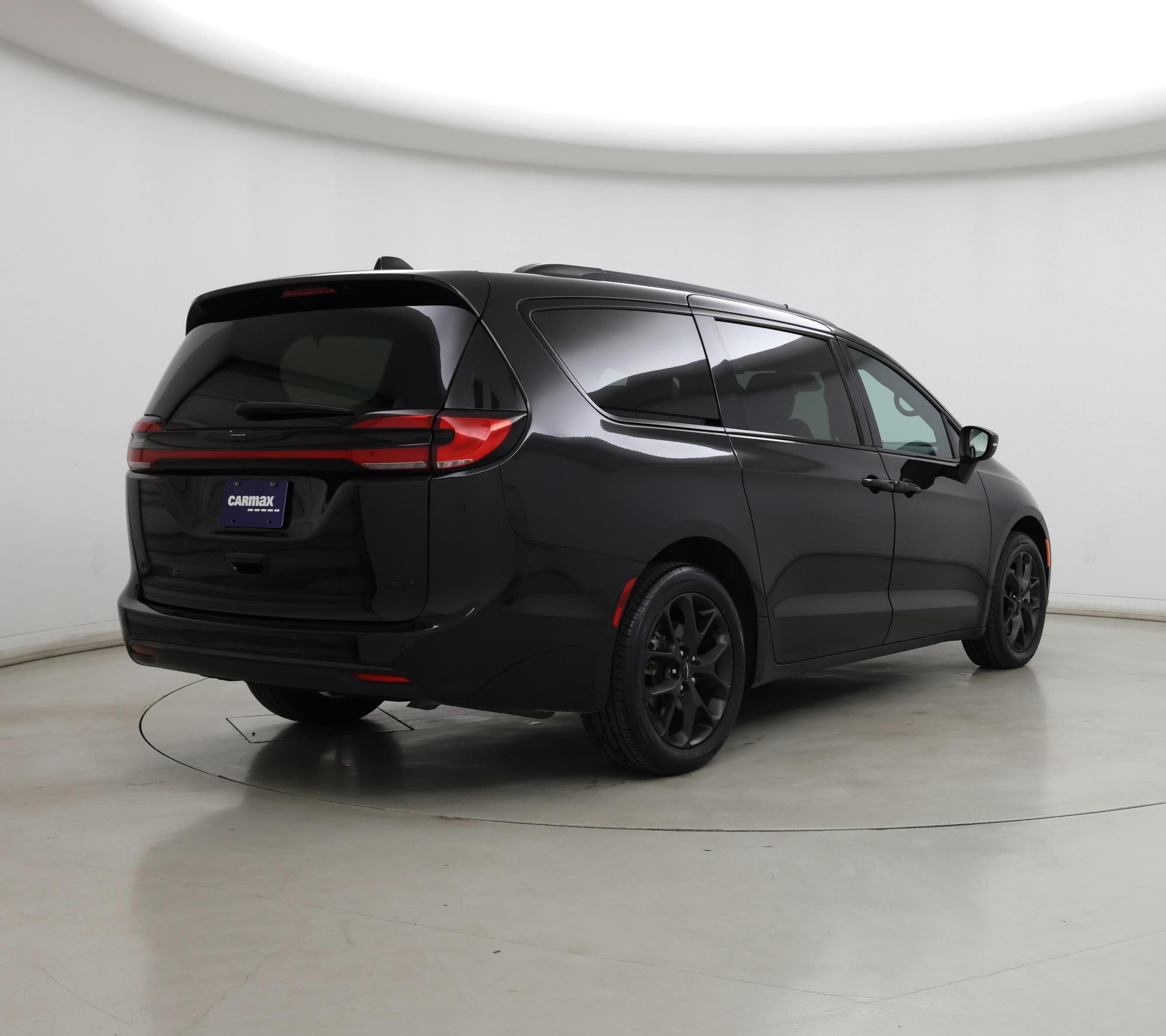 Thumbnail: 2023 Chrysler Pacifica - 8