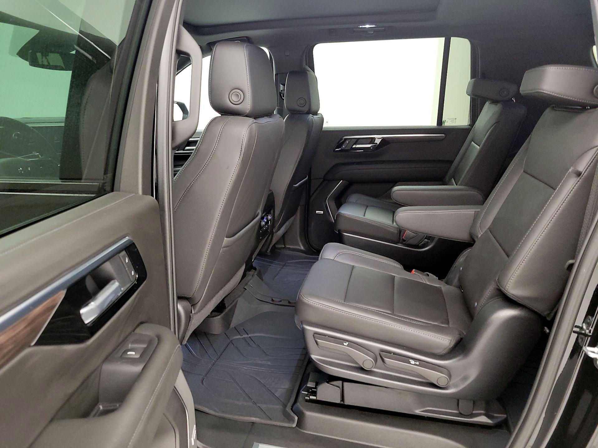 Thumbnail: 2025 Chevrolet Suburban - 17