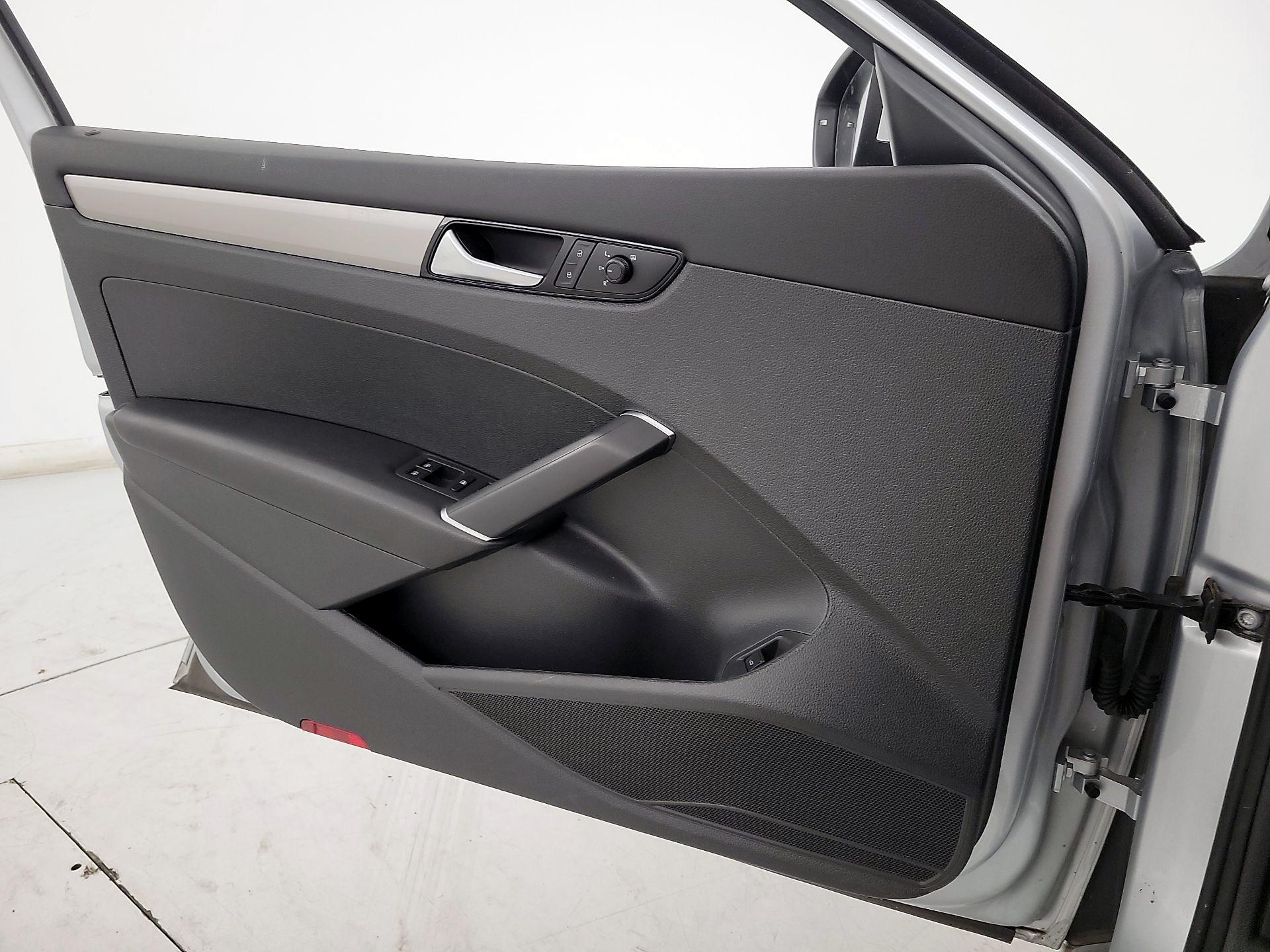 Thumbnail: 2020 Volkswagen Passat - 12