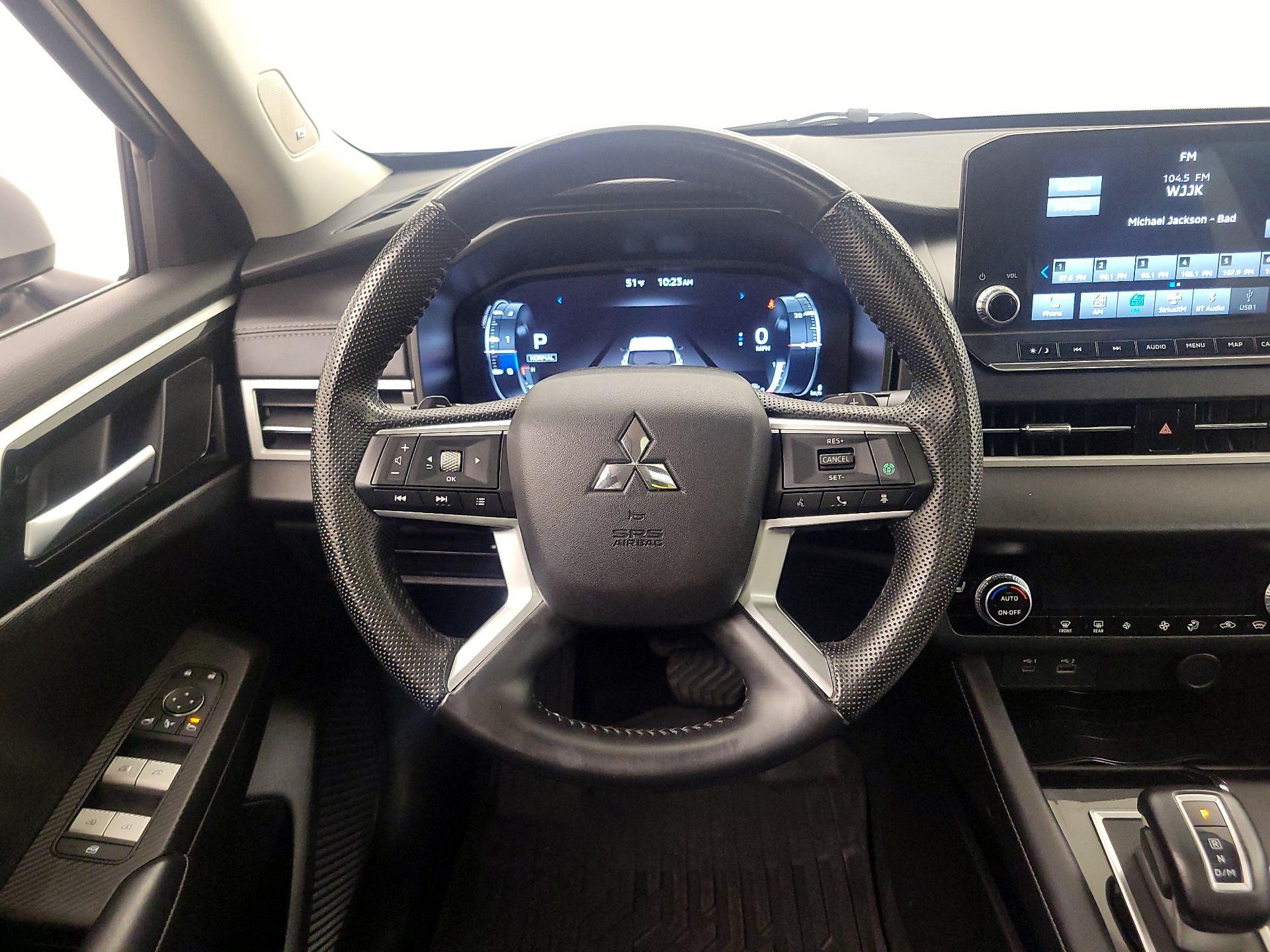 Thumbnail: 2023 Mitsubishi Outlander - 10