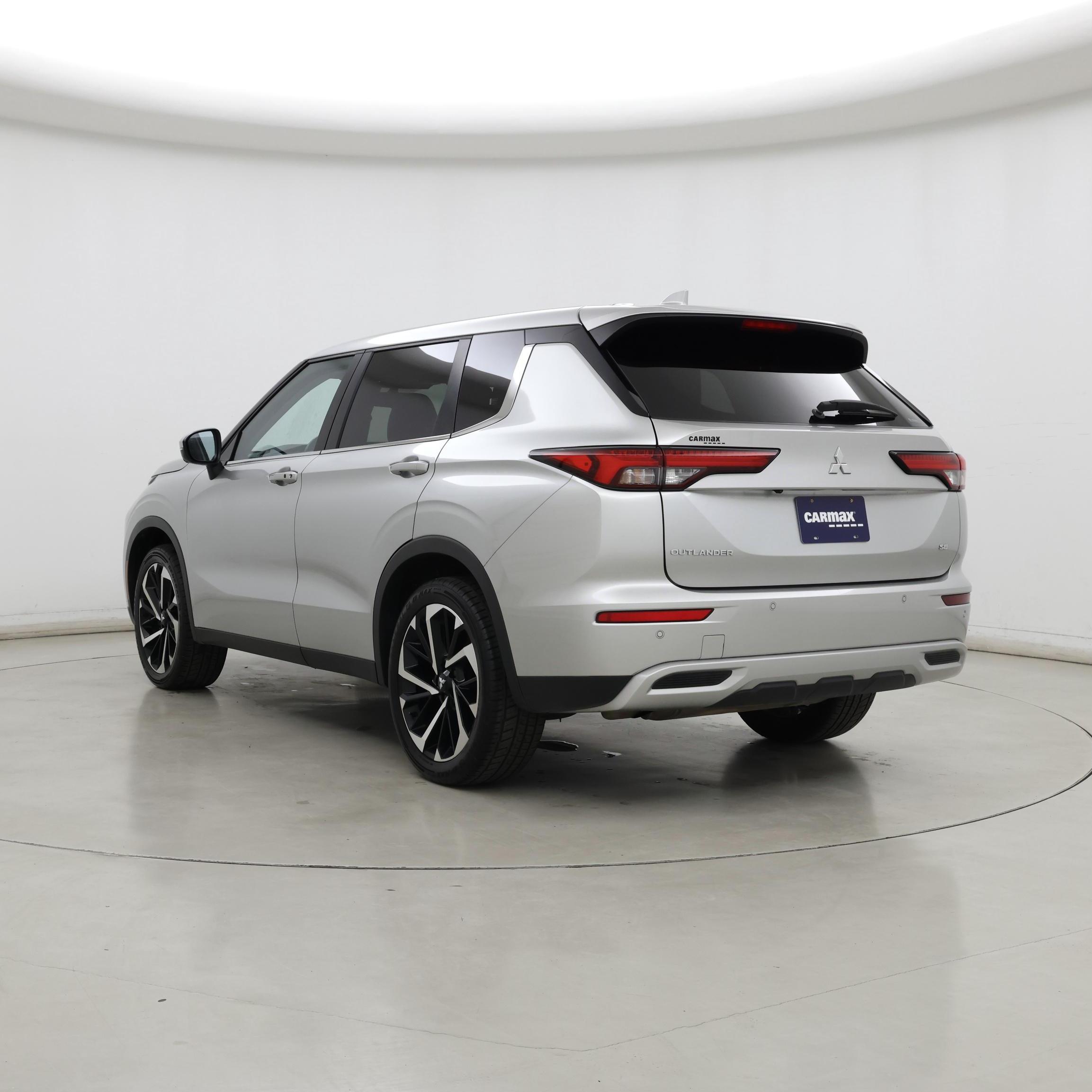 Thumbnail: 2023 Mitsubishi Outlander - 2
