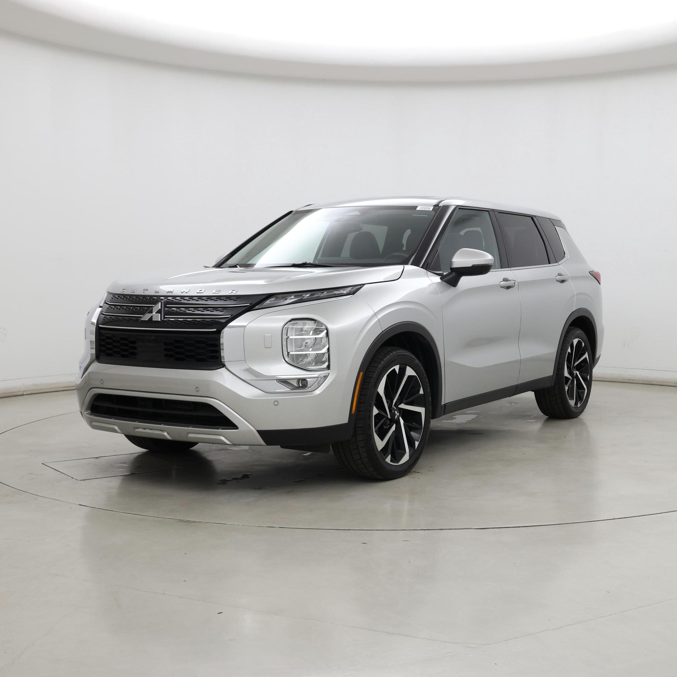 Thumbnail: 2023 Mitsubishi Outlander - 4