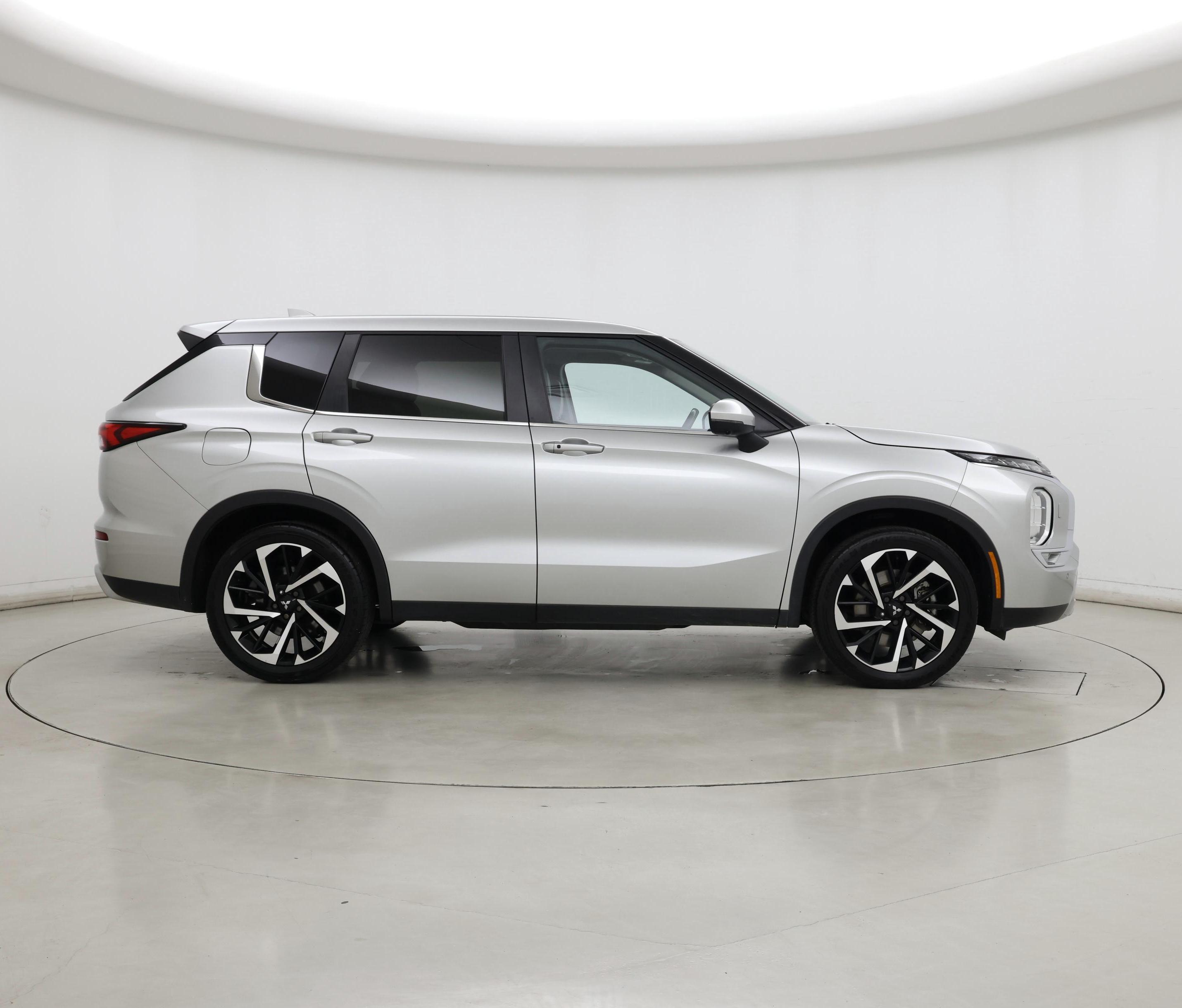 Thumbnail: 2023 Mitsubishi Outlander - 7
