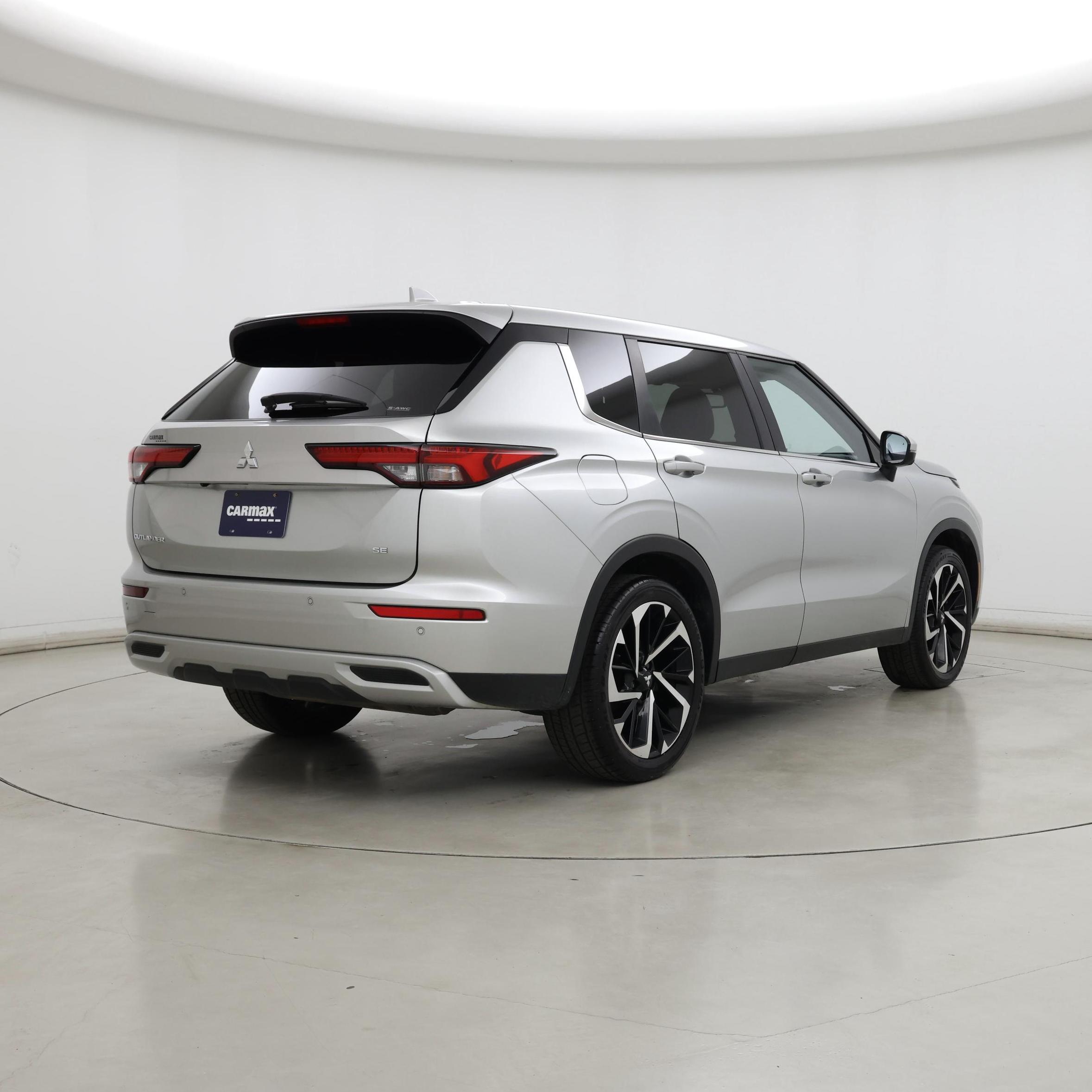 Thumbnail: 2023 Mitsubishi Outlander - 8