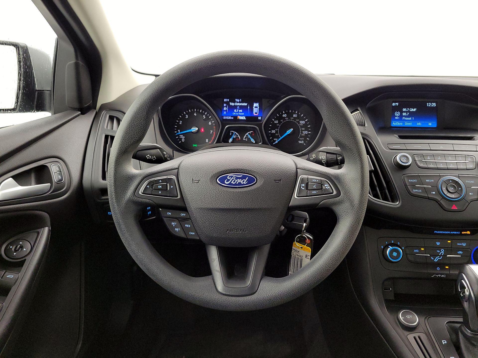 Thumbnail: 2016 Ford Focus - 10