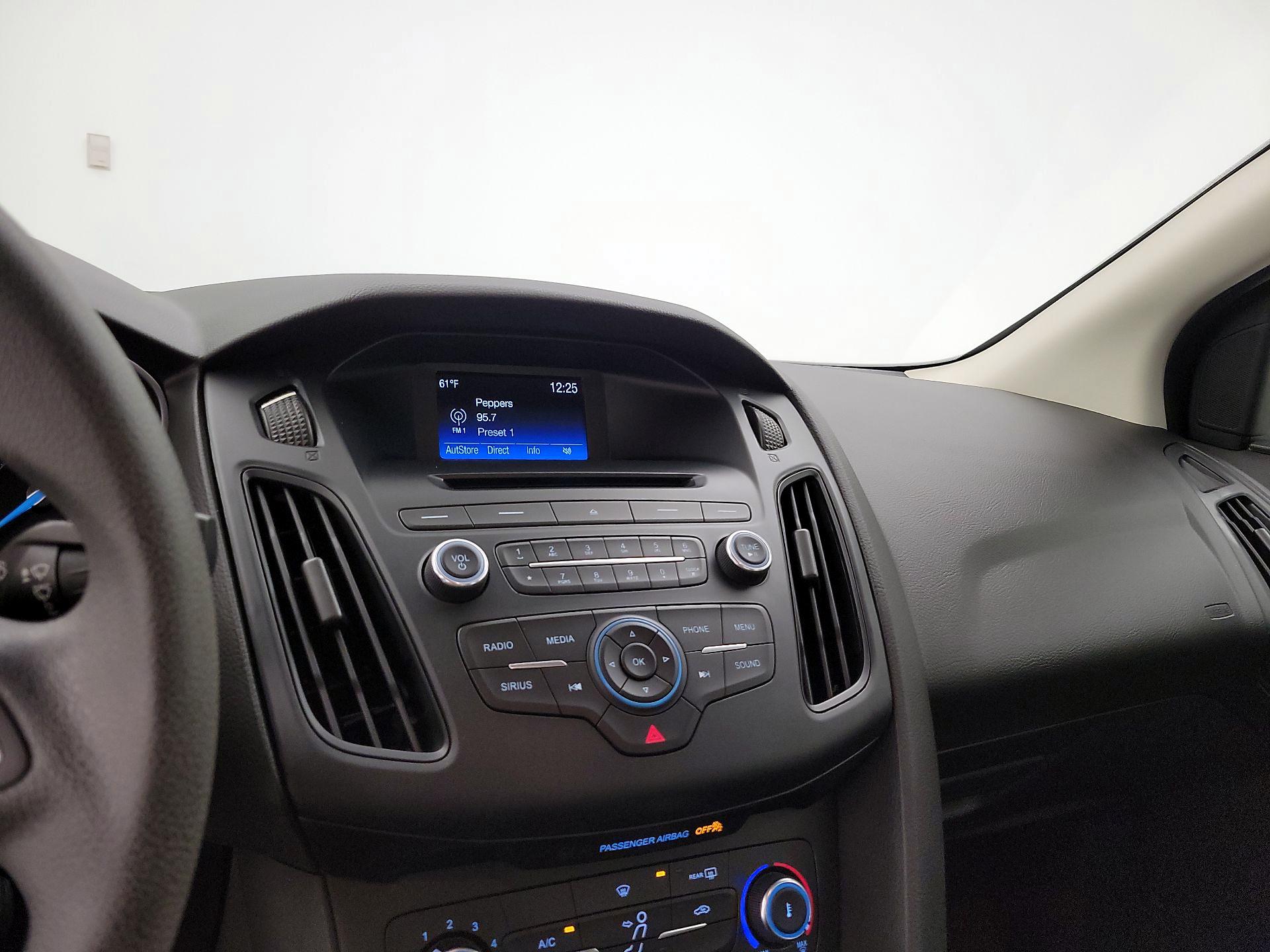 Thumbnail: 2016 Ford Focus - 14
