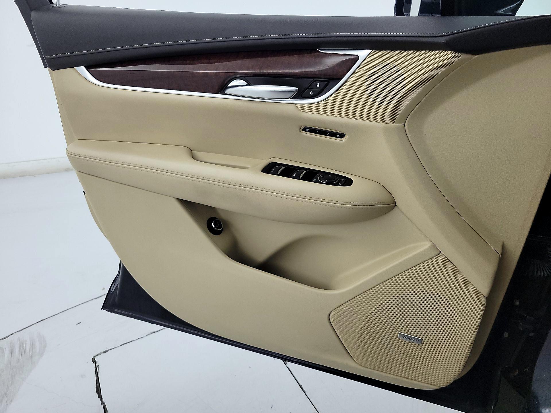 Thumbnail: 2017 Cadillac XT5 - 12