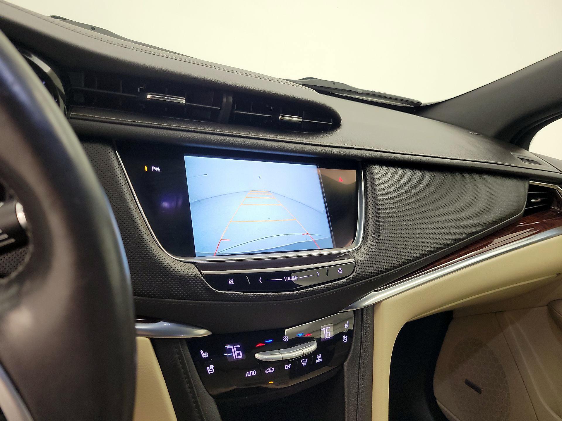 Thumbnail: 2017 Cadillac XT5 - 13