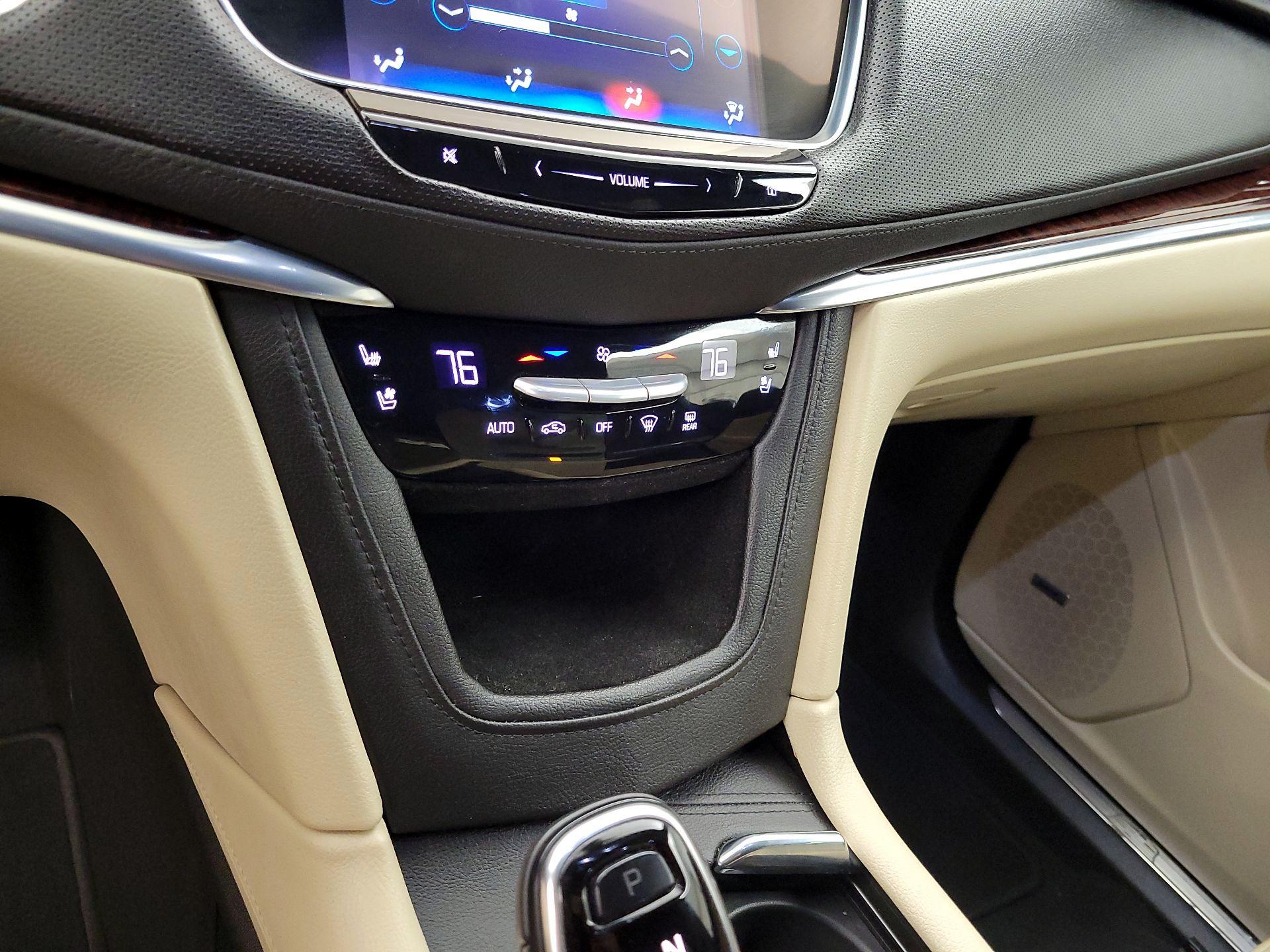 Thumbnail: 2017 Cadillac XT5 - 15