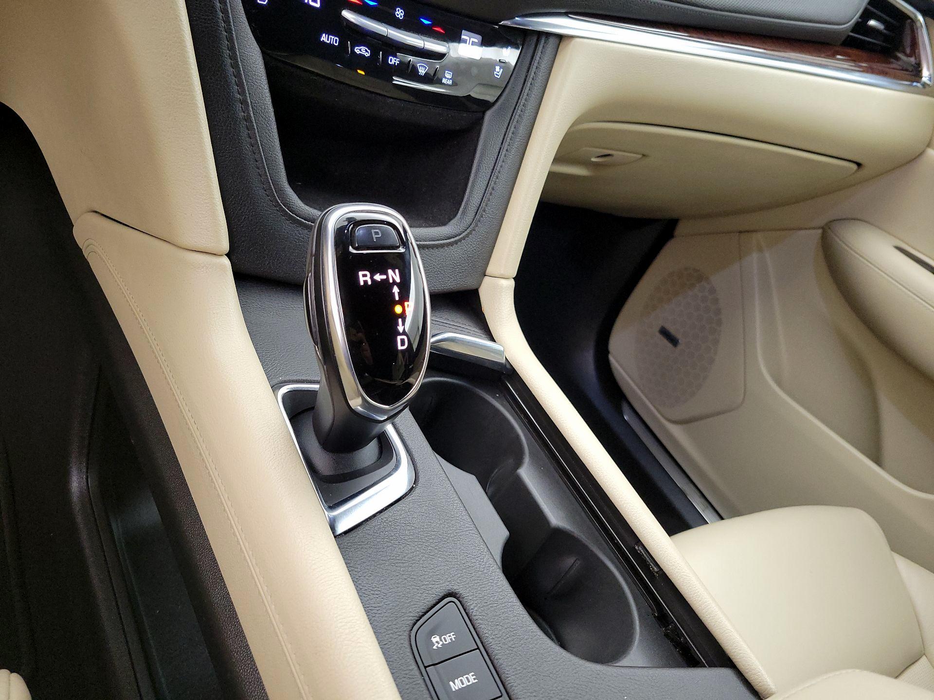 Thumbnail: 2017 Cadillac XT5 - 16