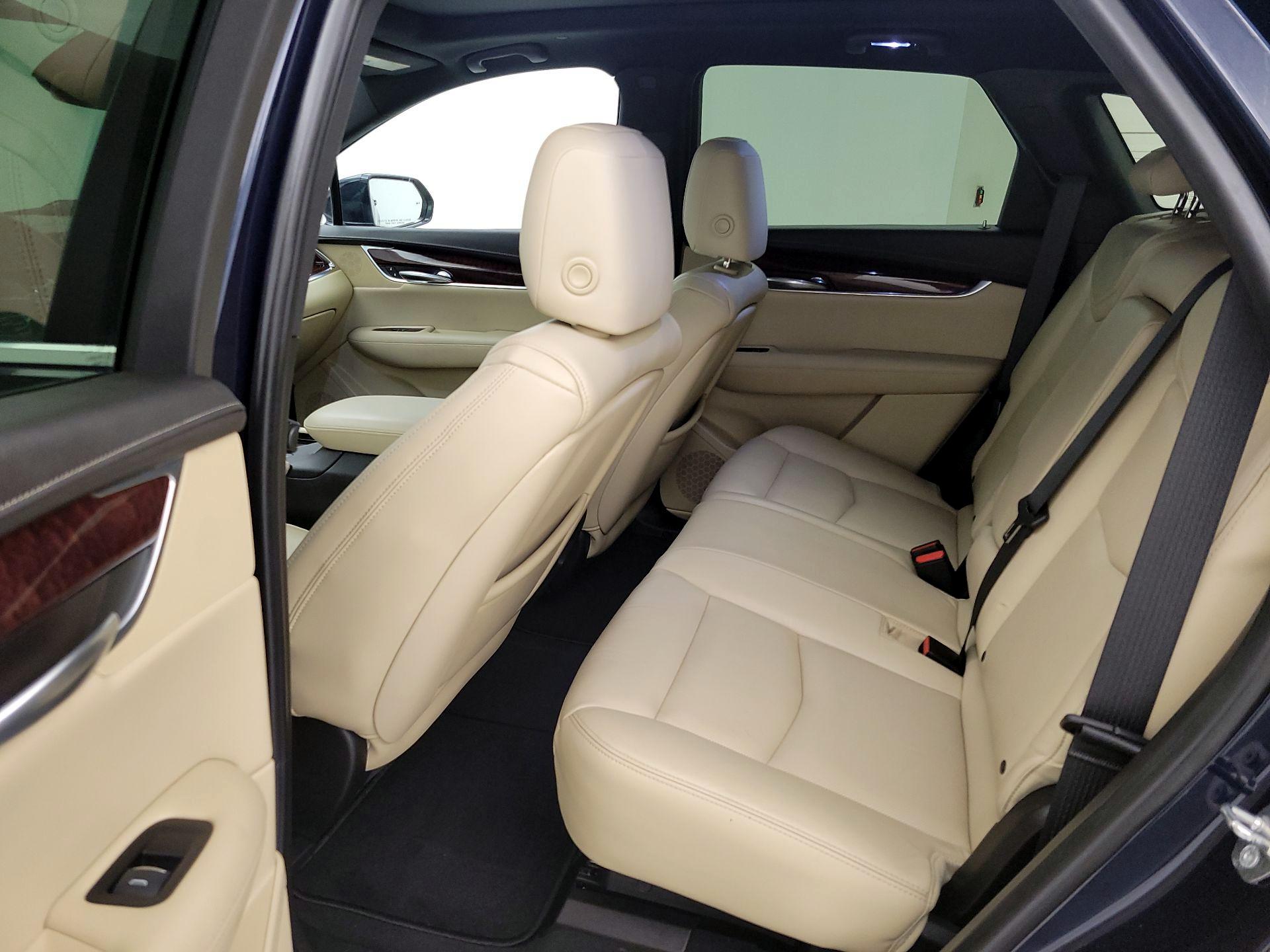 Thumbnail: 2017 Cadillac XT5 - 17