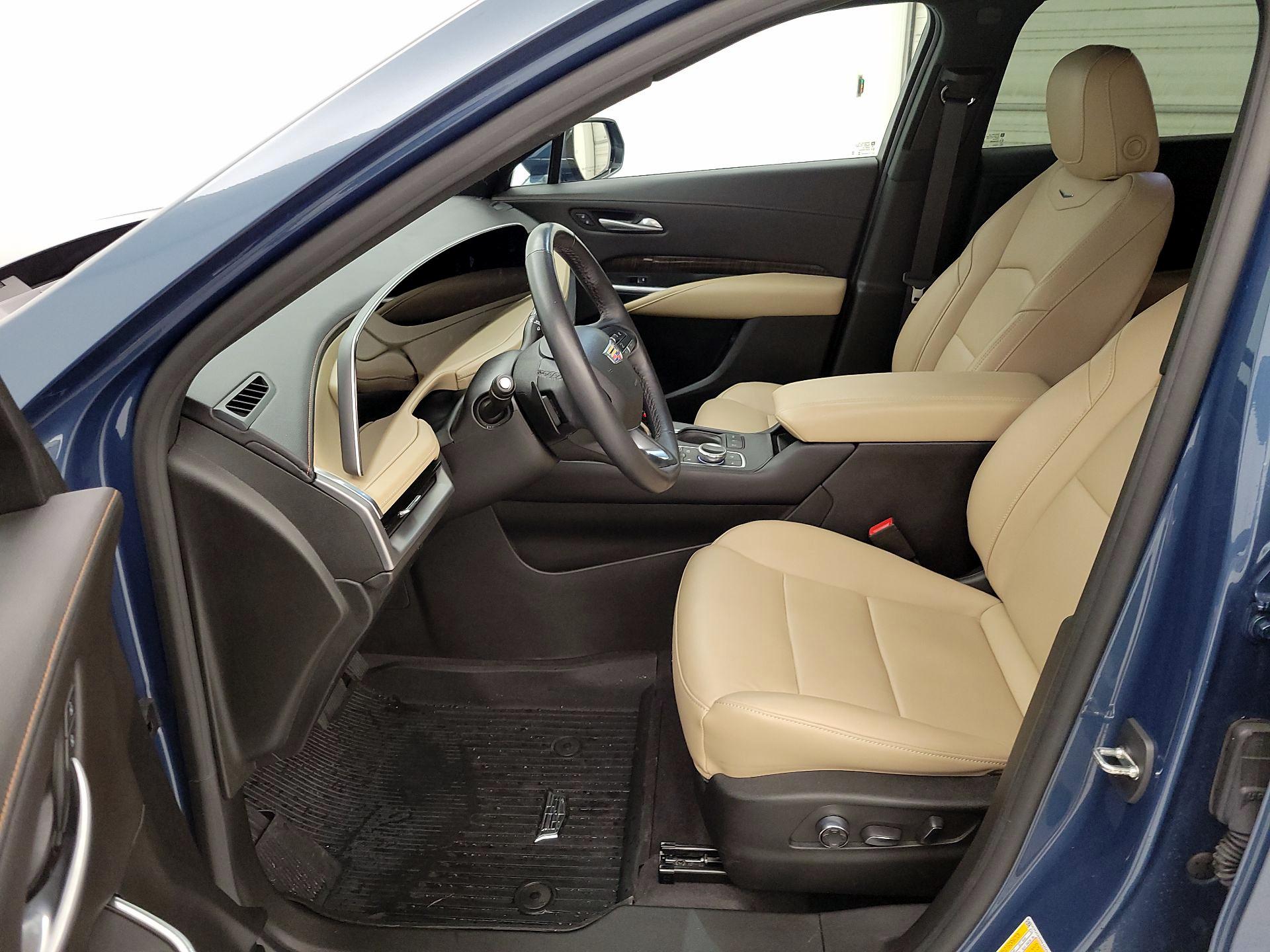 Thumbnail: 2024 Cadillac XT4 - 11