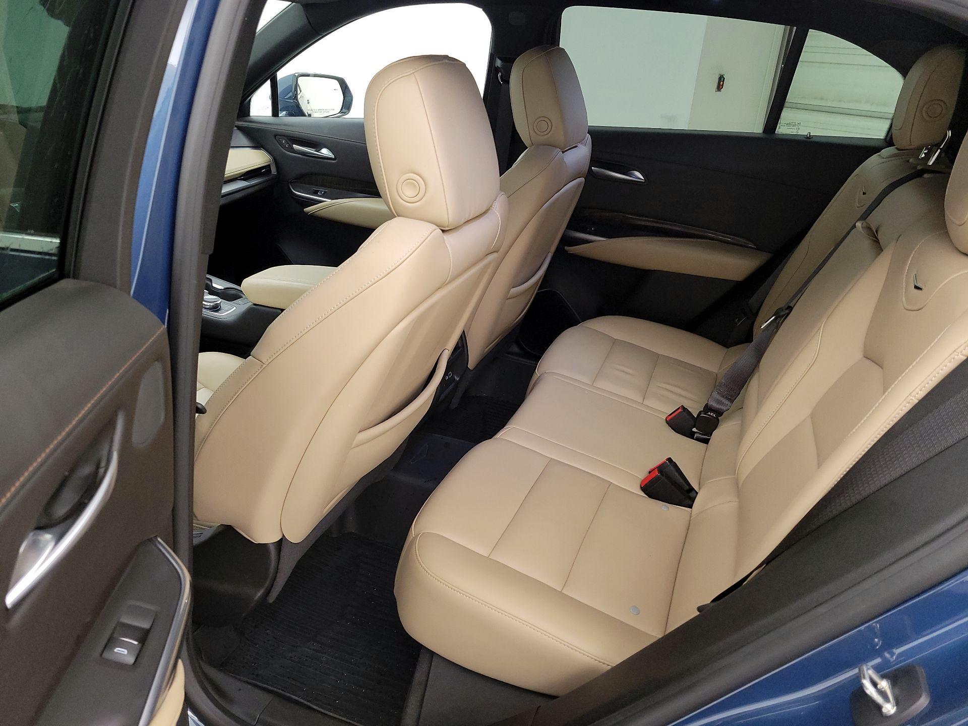 Thumbnail: 2024 Cadillac XT4 - 17