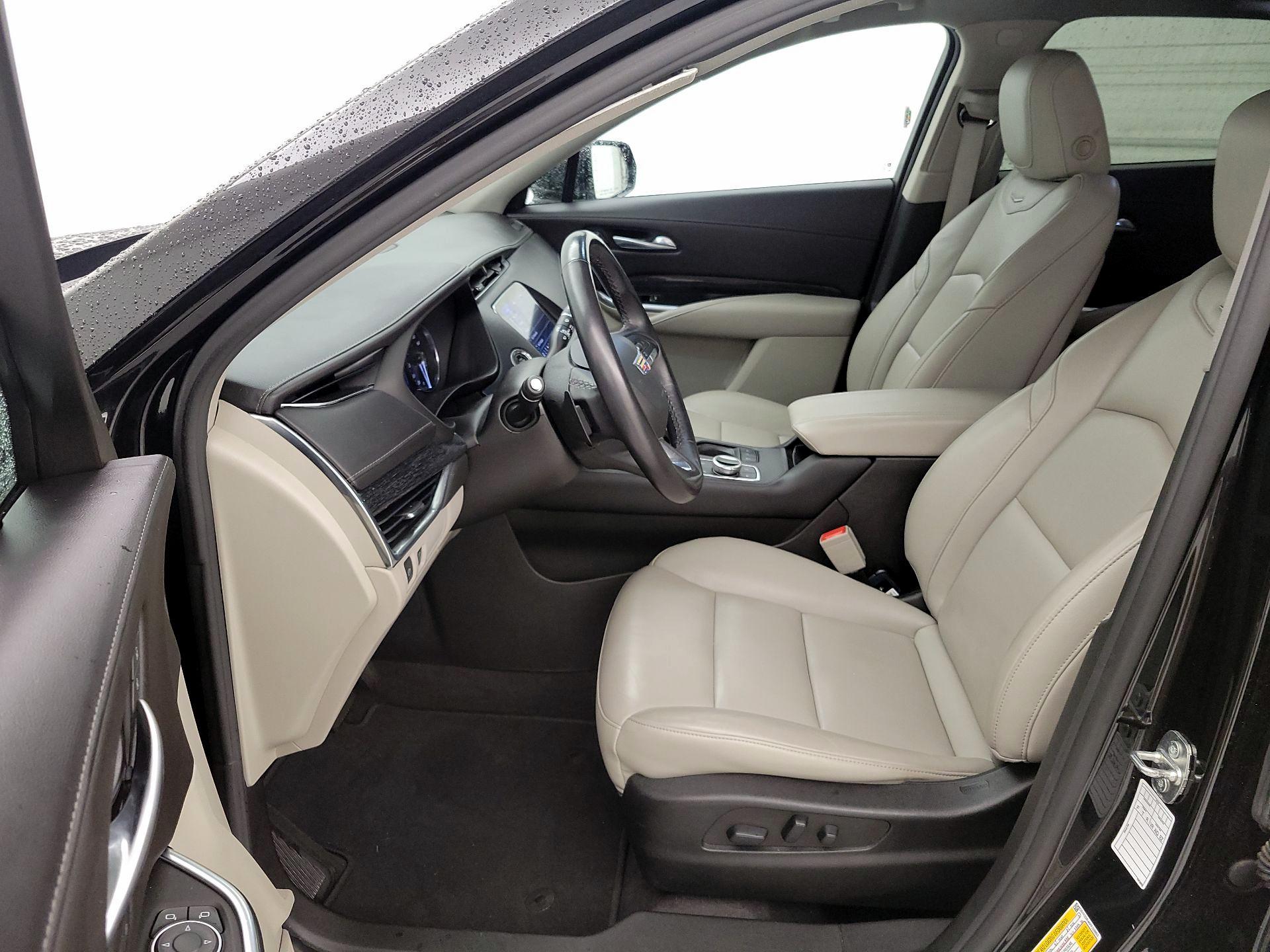 Thumbnail: 2023 Cadillac XT4 - 11