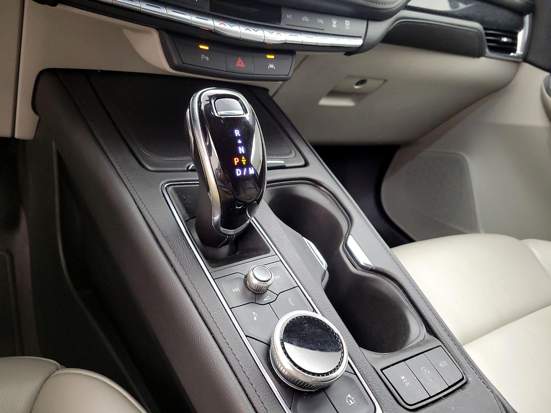 Thumbnail: 2023 Cadillac XT4 - 16