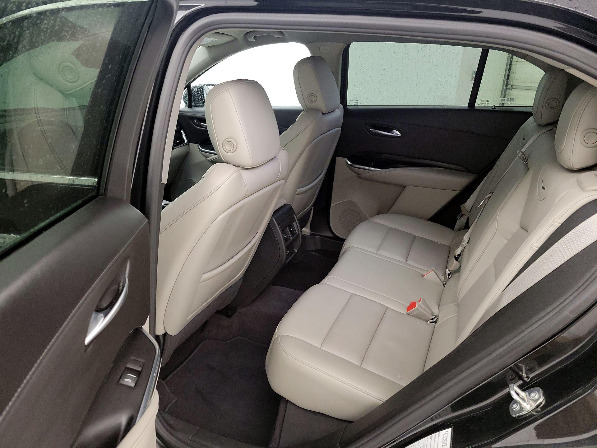 Thumbnail: 2023 Cadillac XT4 - 17