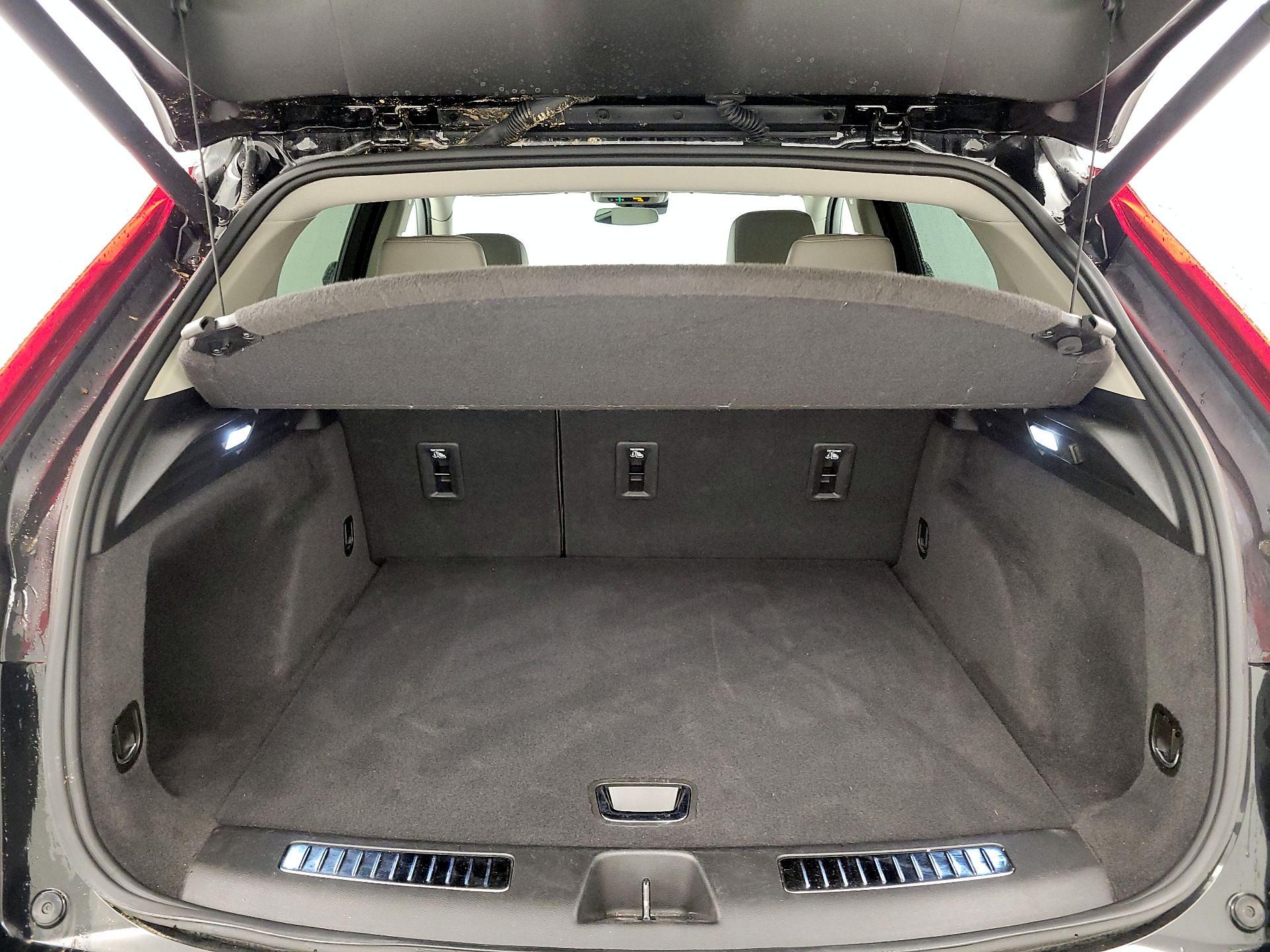 Thumbnail: 2023 Cadillac XT4 - 18