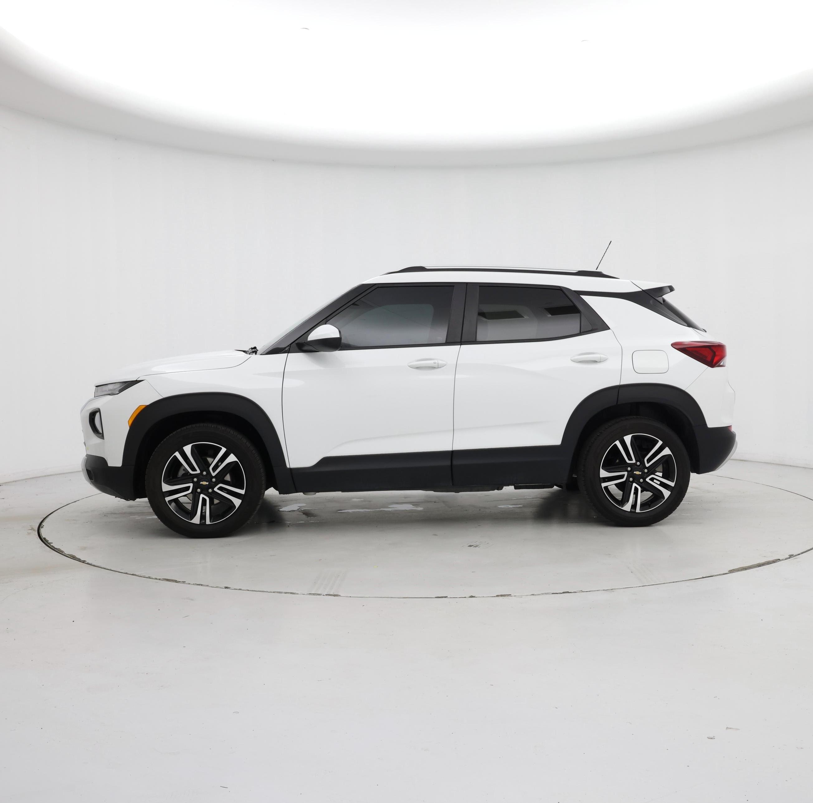 Thumbnail: 2023 Chevrolet TrailBlazer - 3