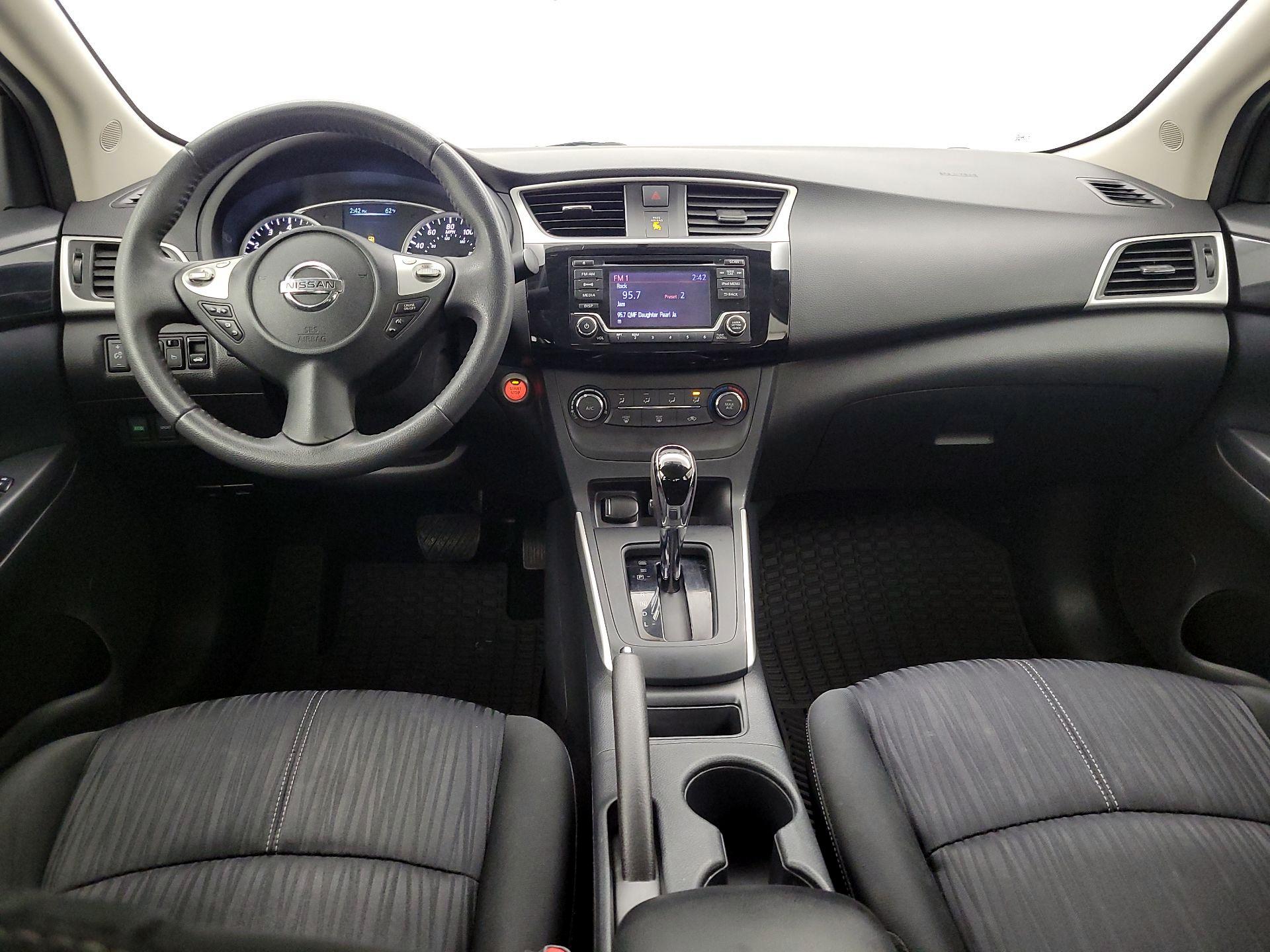 Thumbnail: 2017 Nissan Sentra - 9