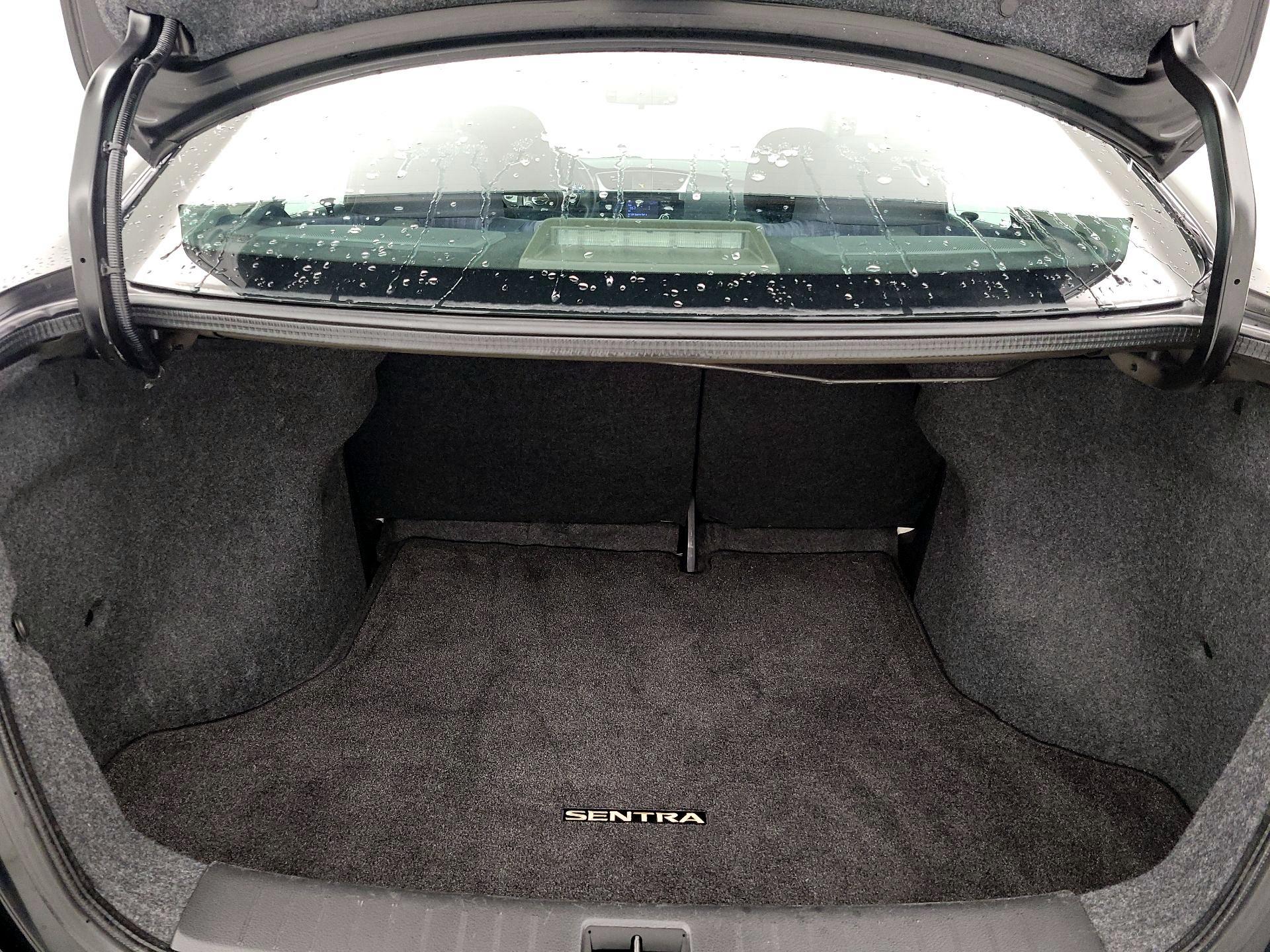 Thumbnail: 2017 Nissan Sentra - 18