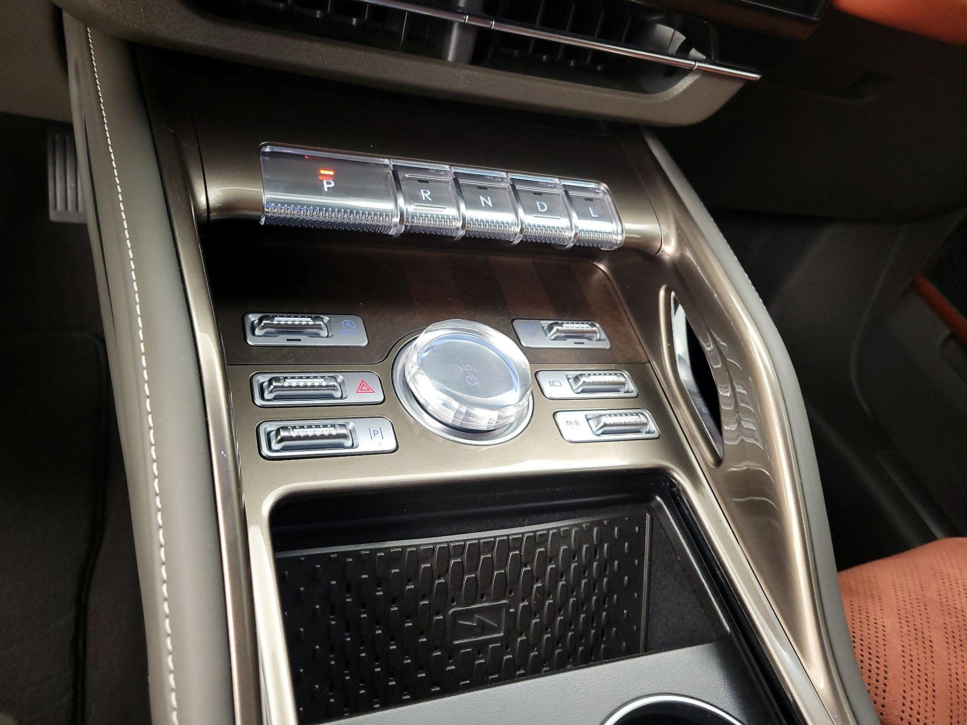 Thumbnail: 2024 Lincoln Nautilus - 16