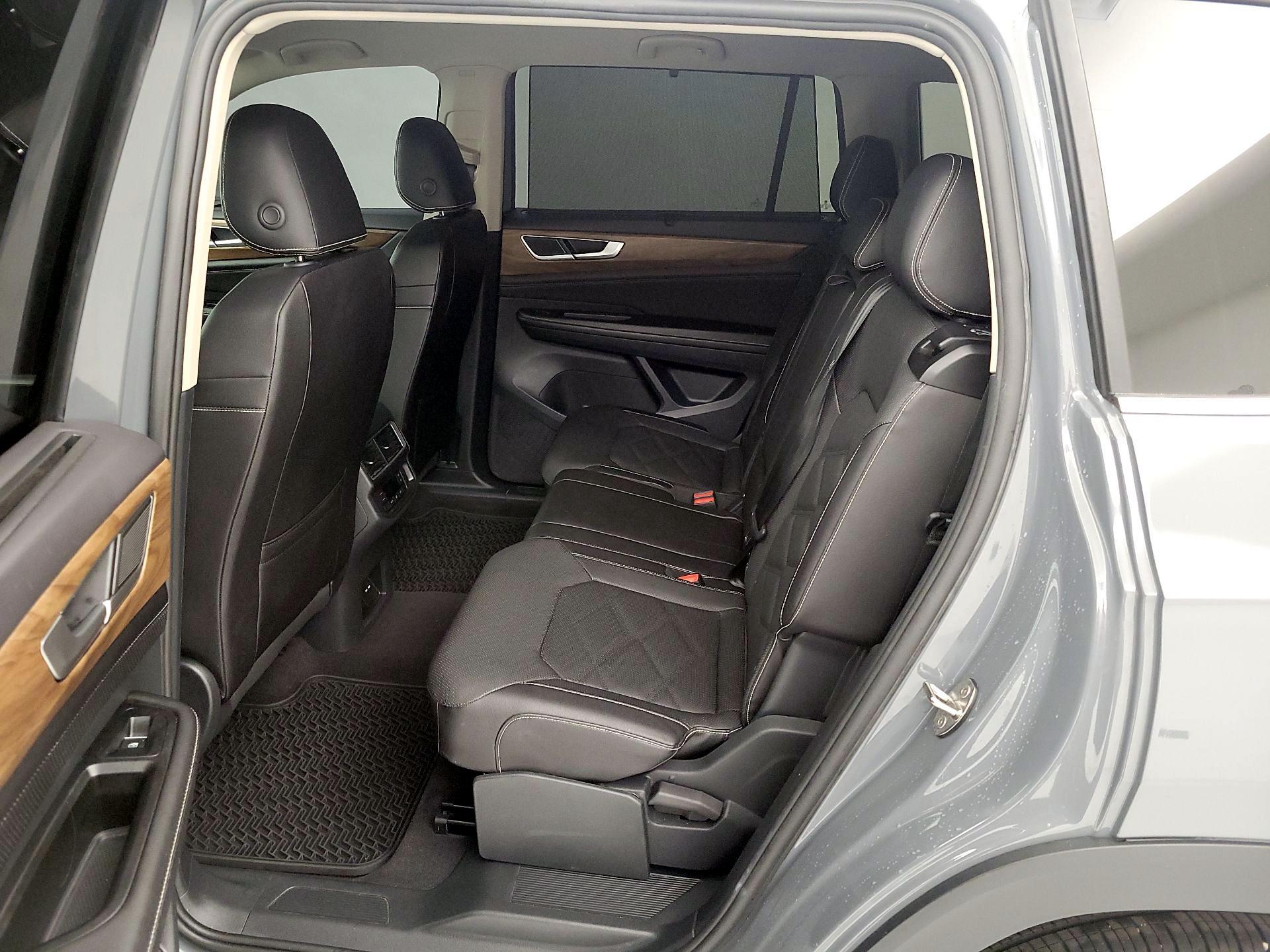 Thumbnail: 2025 Volkswagen Atlas - 18