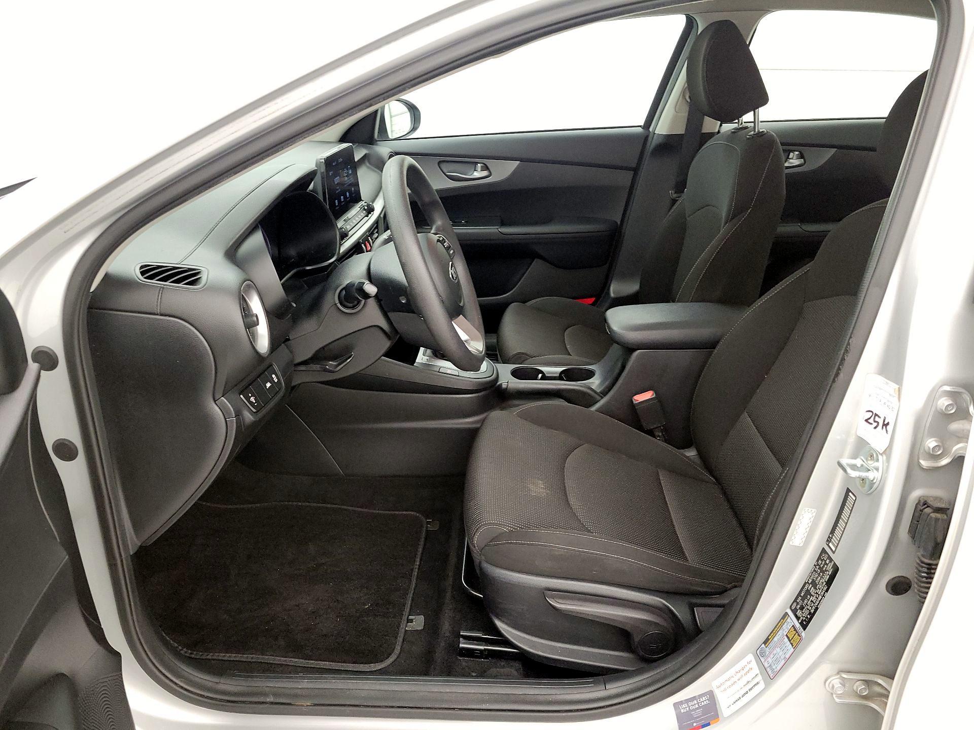 Thumbnail: 2021 Kia Forte - 11