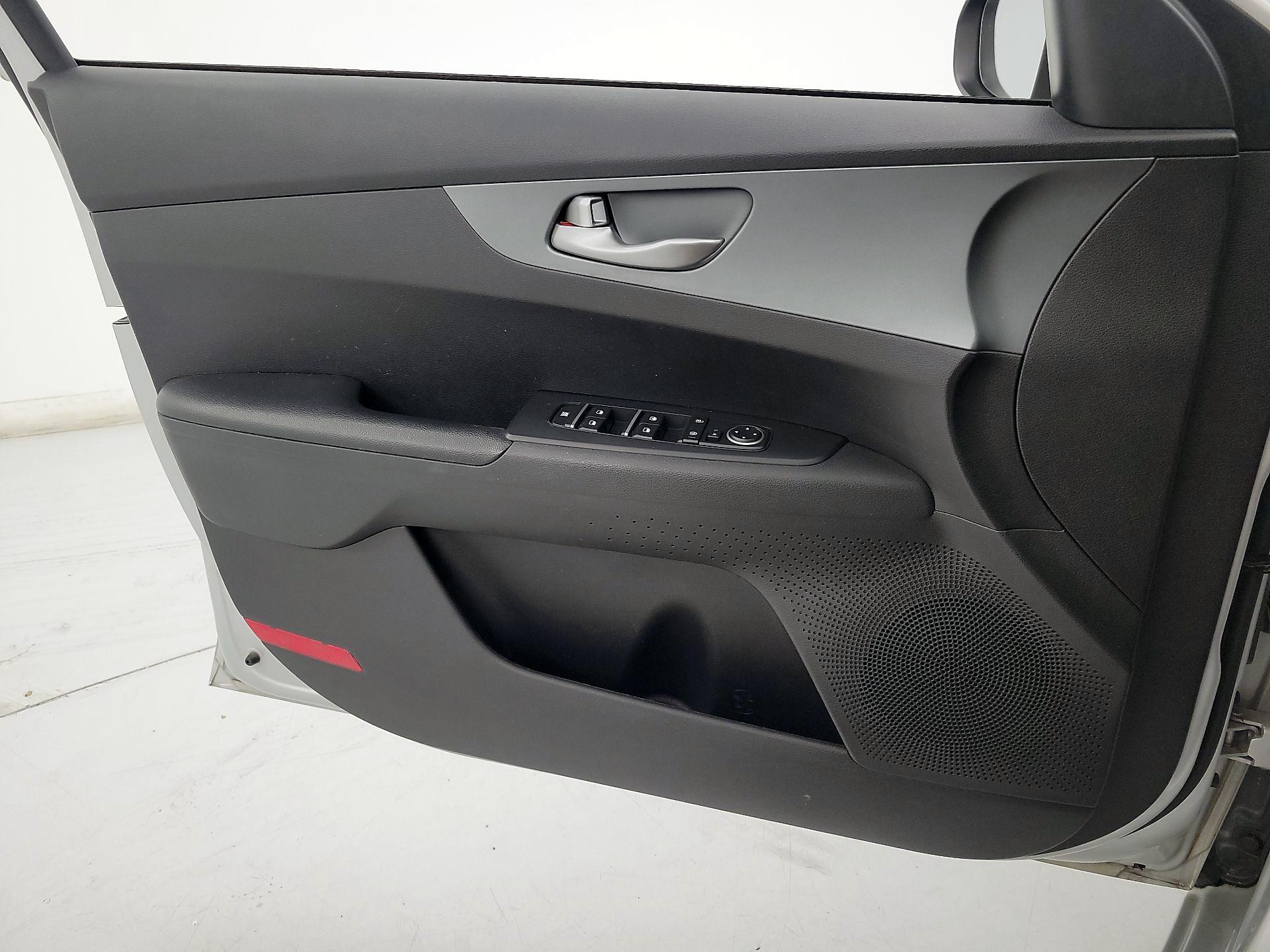 Thumbnail: 2021 Kia Forte - 12